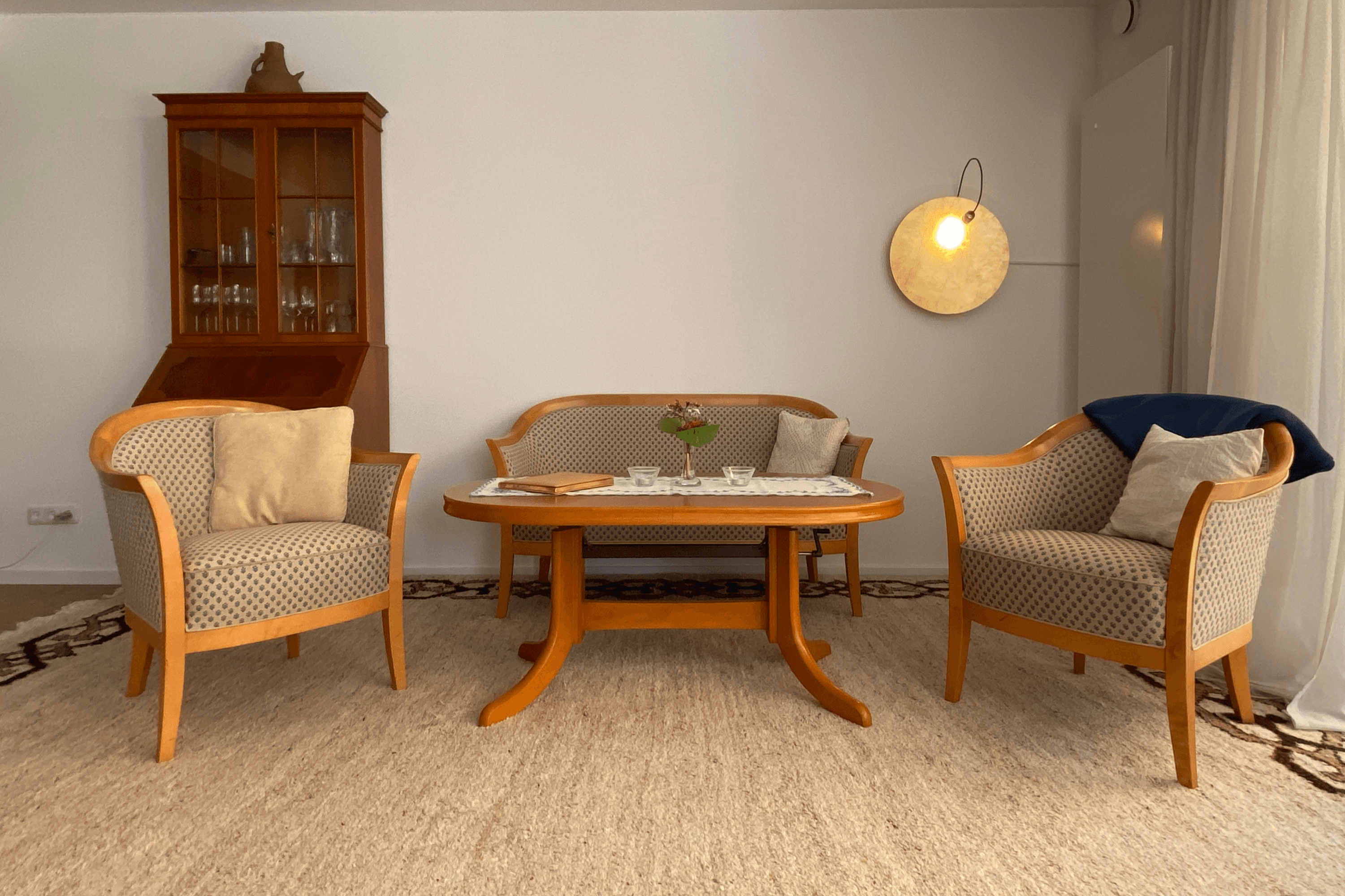 Wohnzimmer in der Ferienwohnung Heide-Tukkul in HermannsburgLiving room in the Heide-Tukkul vacation apartment in HermannsburgStue i ferielejligheden Heide-Tukkul i HermannsburgWoonkamer in de vakantiewoning Heide-Tukkul in Hermannsburg