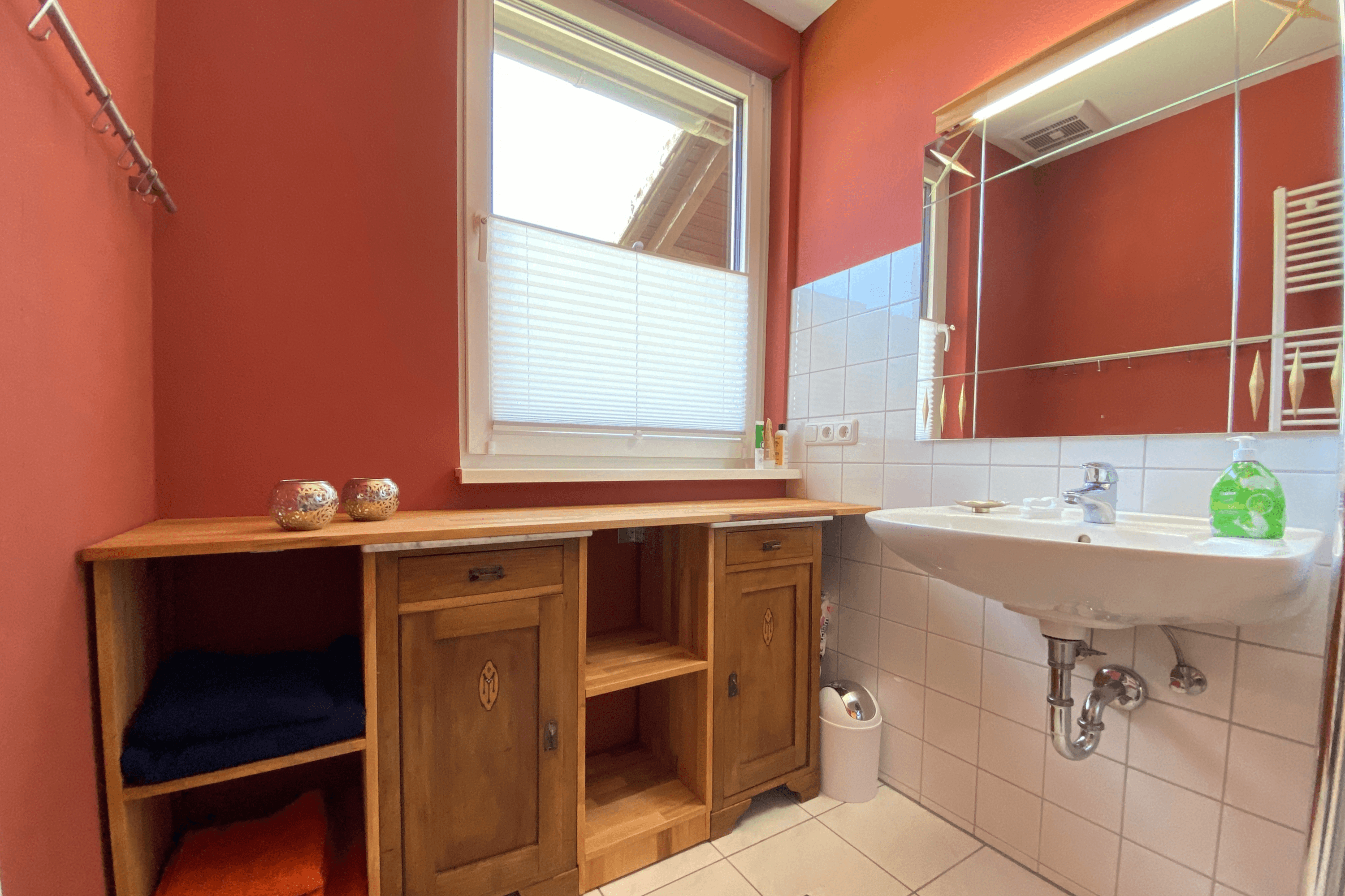 Badezimmer in der Ferienwohnung Heide-Tukkul in HermannsburgBathroom in the Heide-Tukkul vacation apartment in HermannsburgBadeværelse i ferielejligheden Heide-Tukkul i HermannsburgBadkamer in Heide-Tukkul appartement in Hermannsburg