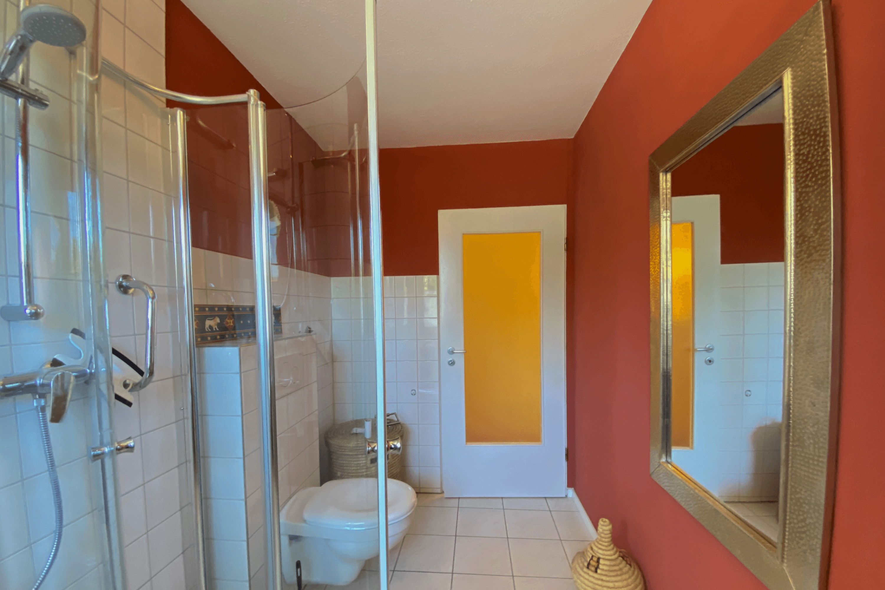 Badezimmer in der Ferienwohnung Heide-Tukkul in HermannsburgBathroom in the Heide-Tukkul vacation apartment in HermannsburgBadeværelse i ferielejligheden Heide-Tukkul i HermannsburgBadkamer in Heide-Tukkul appartement in Hermannsburg