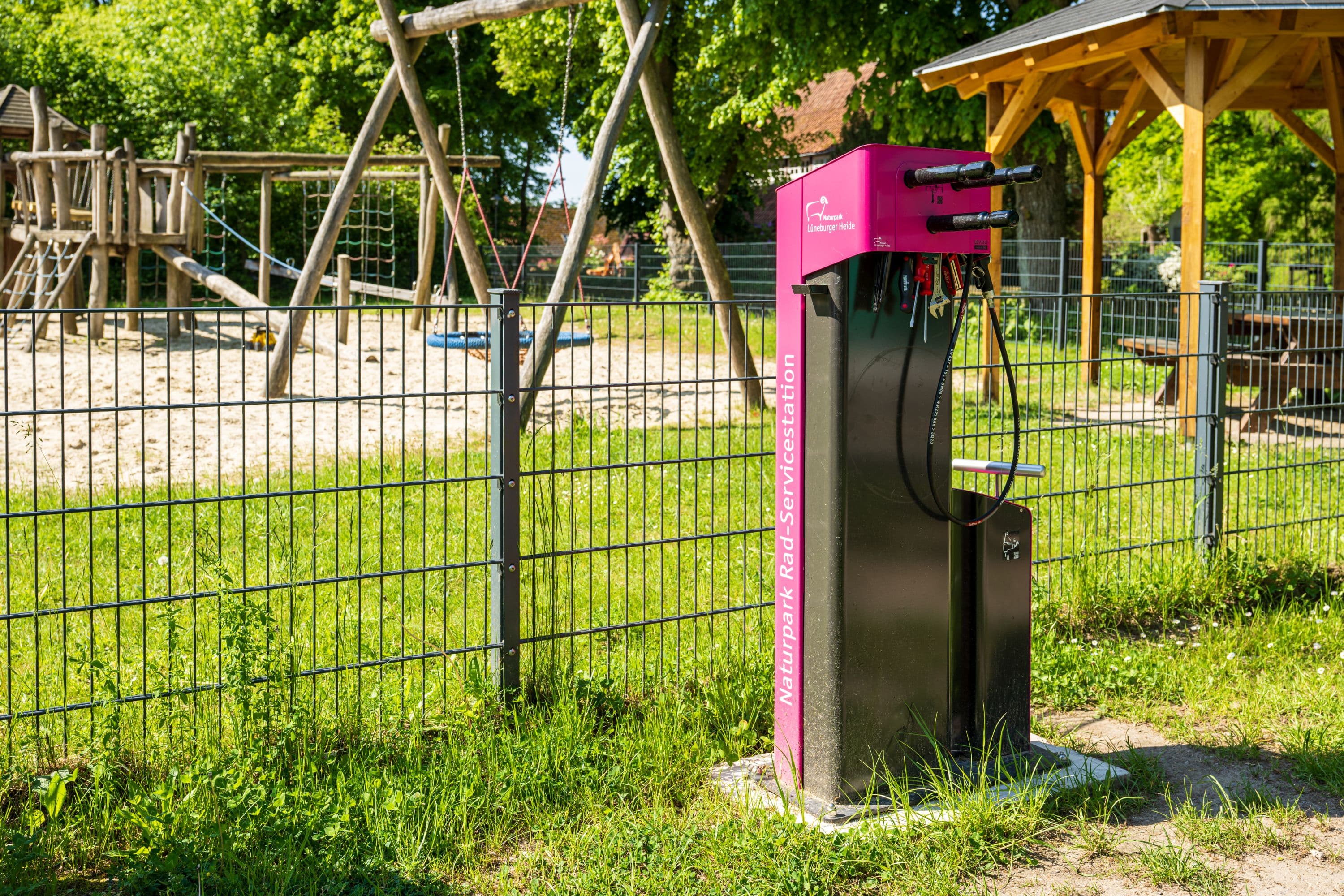Radservicestation direkt auf dem Döhler Wander- und Kutschparkplatz am Naturschutzgebiet Lüneburger Heide