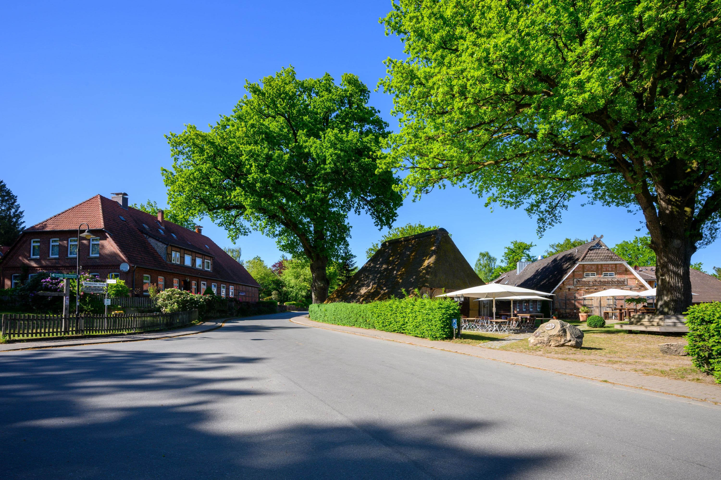 In dem Urlaubsort Undeloh gibt es viele Restaurants und Hotels
