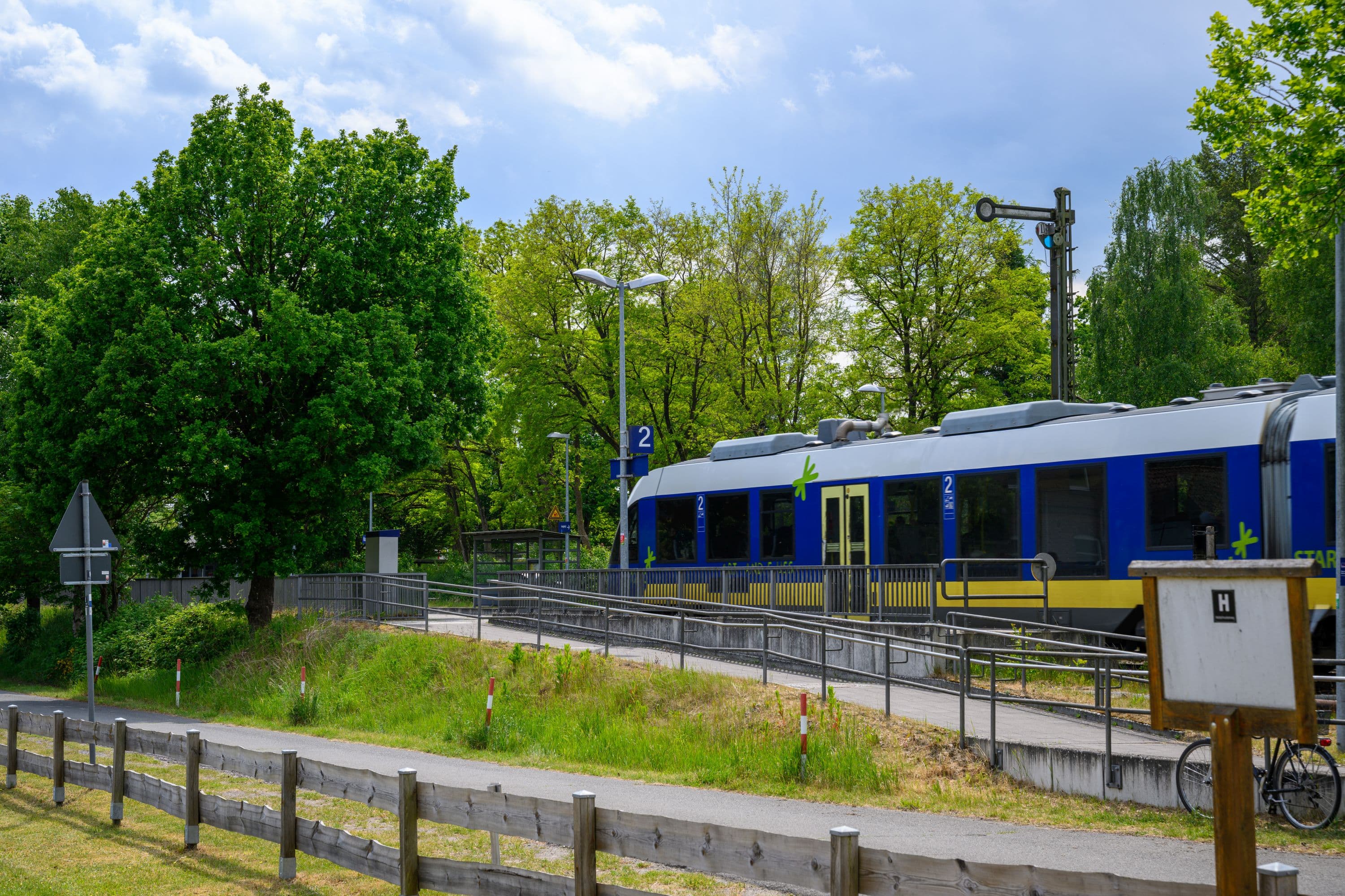 Start-Regionalbahn am Handeloher Bahnhof in der Lüneburger Heide