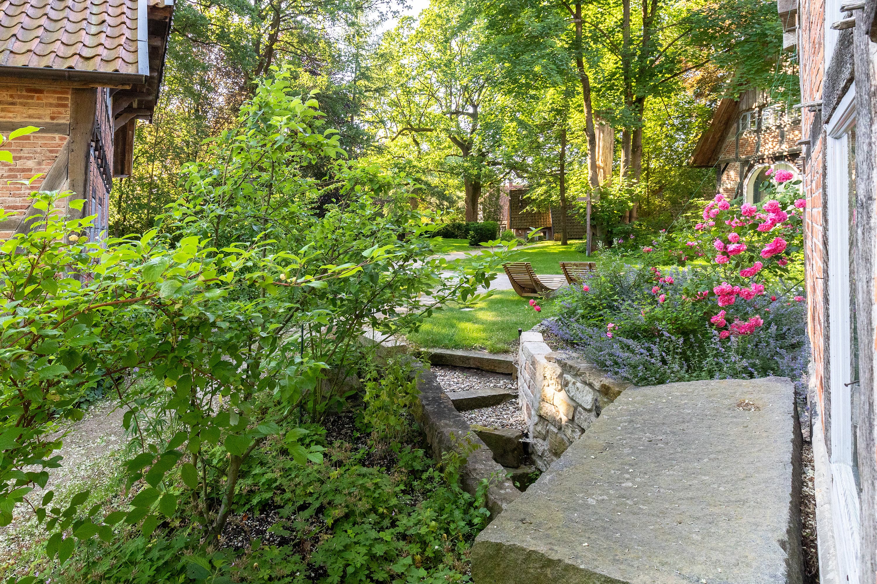 Außenaufnahmen vom Hotel WildLand im Wietze