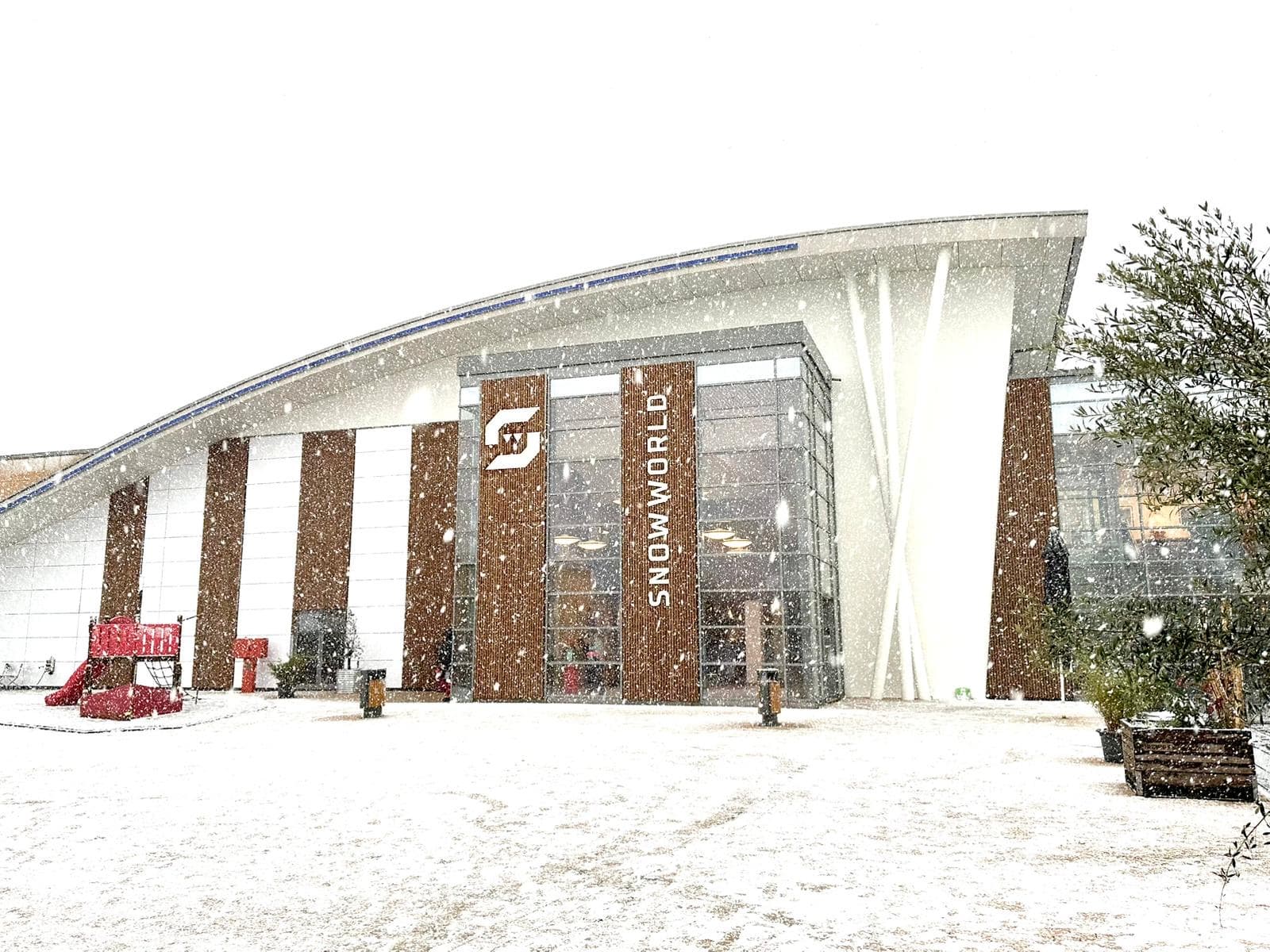 SnowWorld Bispingen im Winter mit Schnee