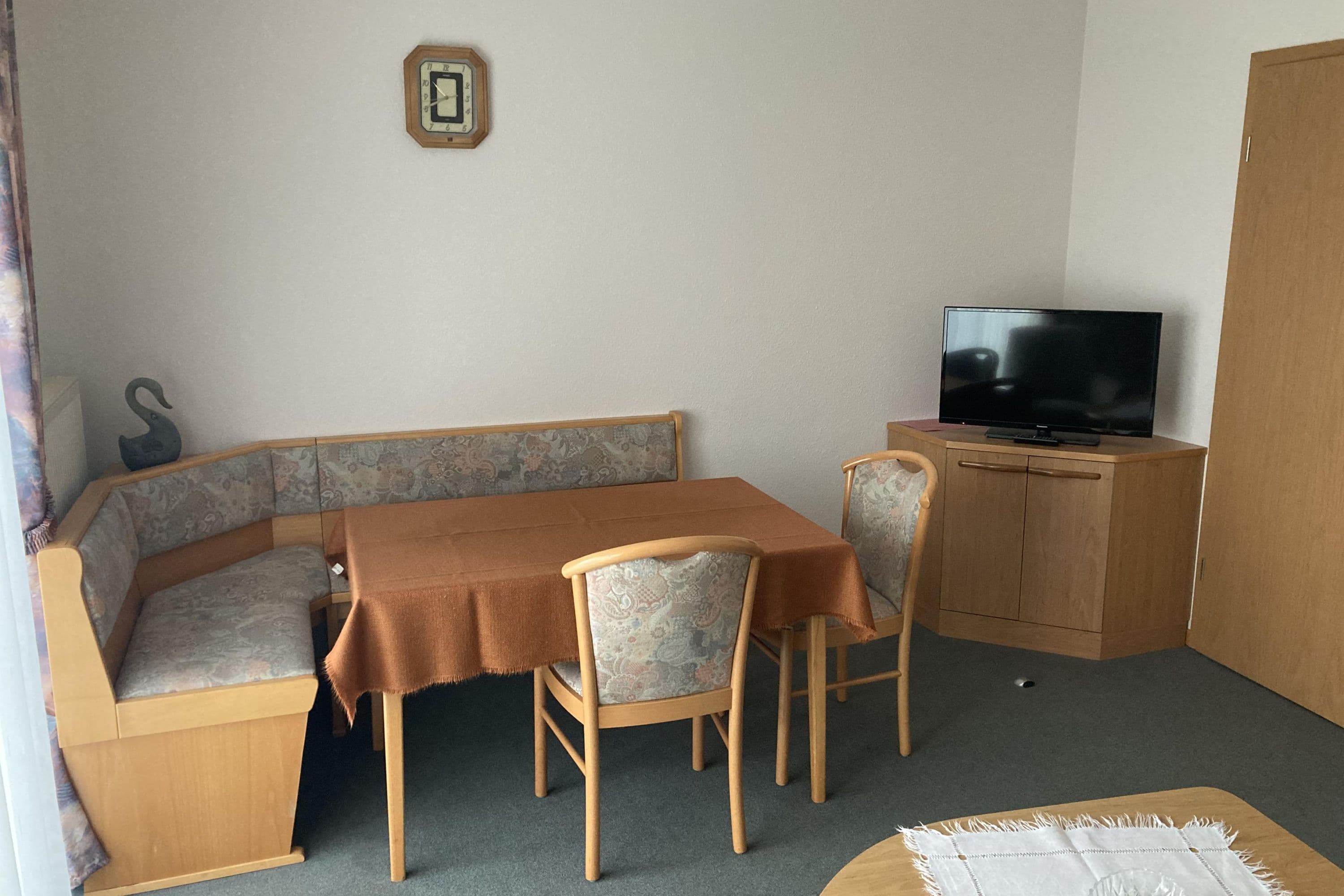 Essbereich in der Ferienwohnung zum Becklinger Holz Bergen