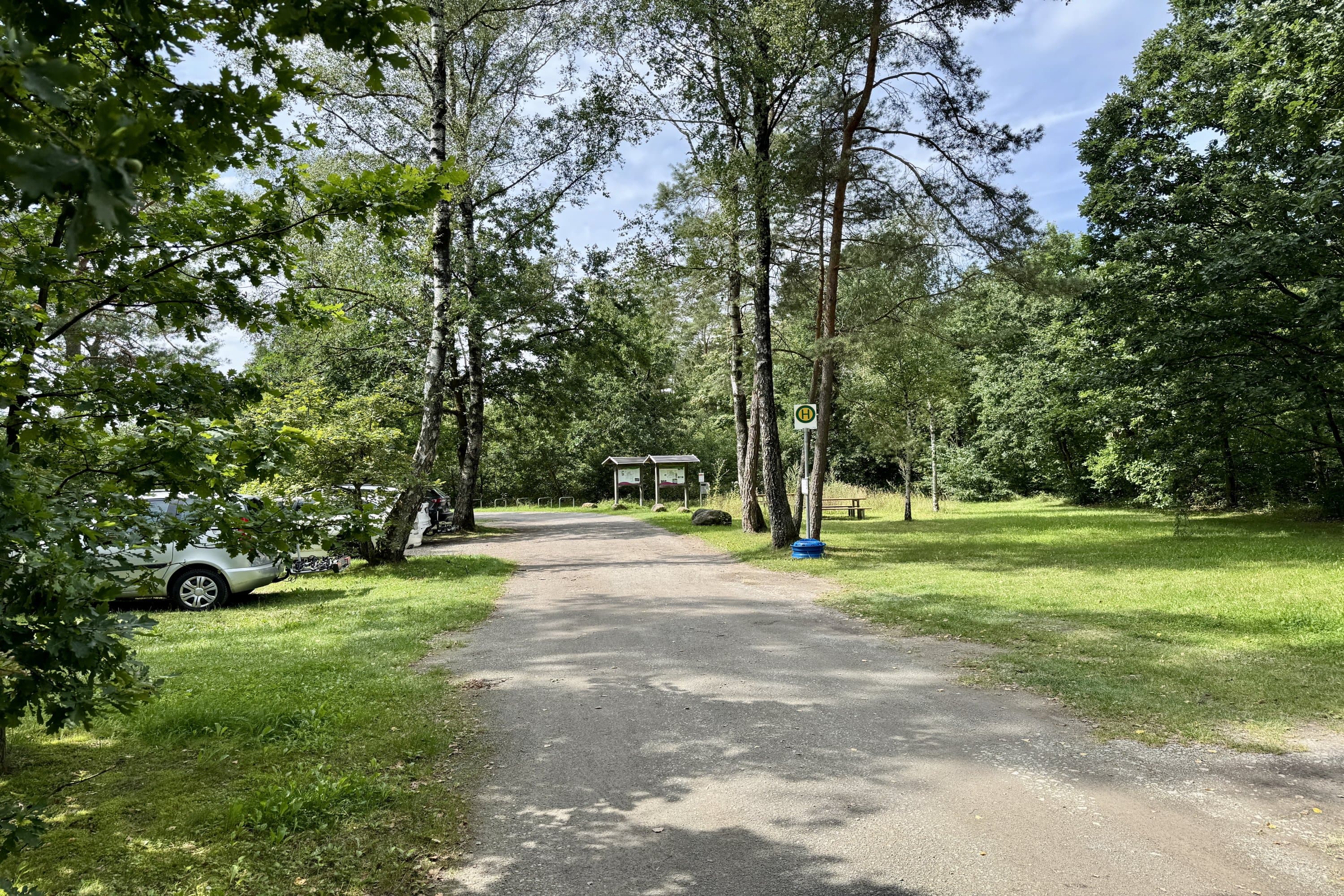 Haltestelle des Südheide-Shuttle am Parkplatz Schillohsberg in Lutterloh