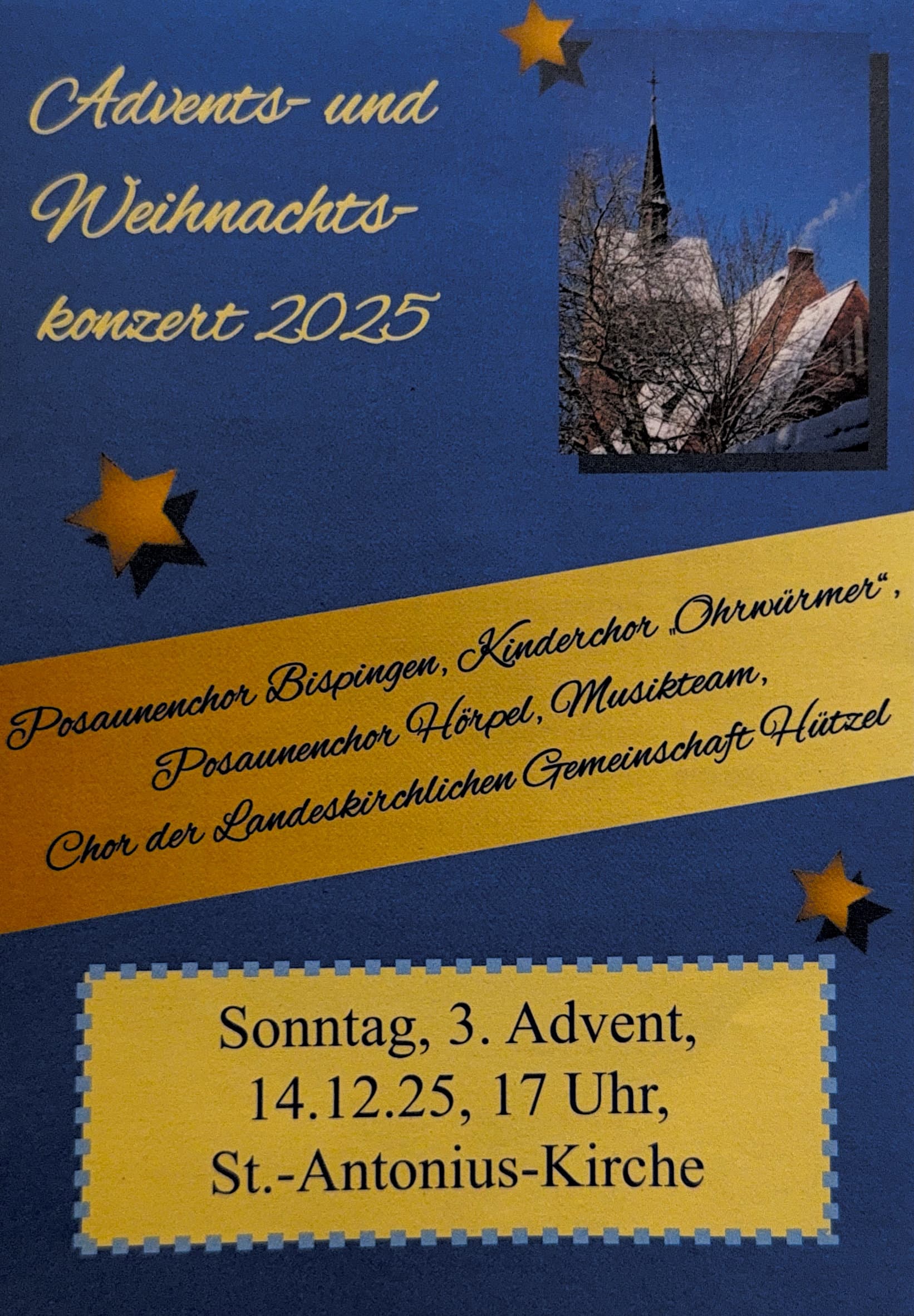 Plakat zum Advents- und Weihnachtskonzert 2025 mit winterlicher Kirche und weihnachtlichen Sternen.