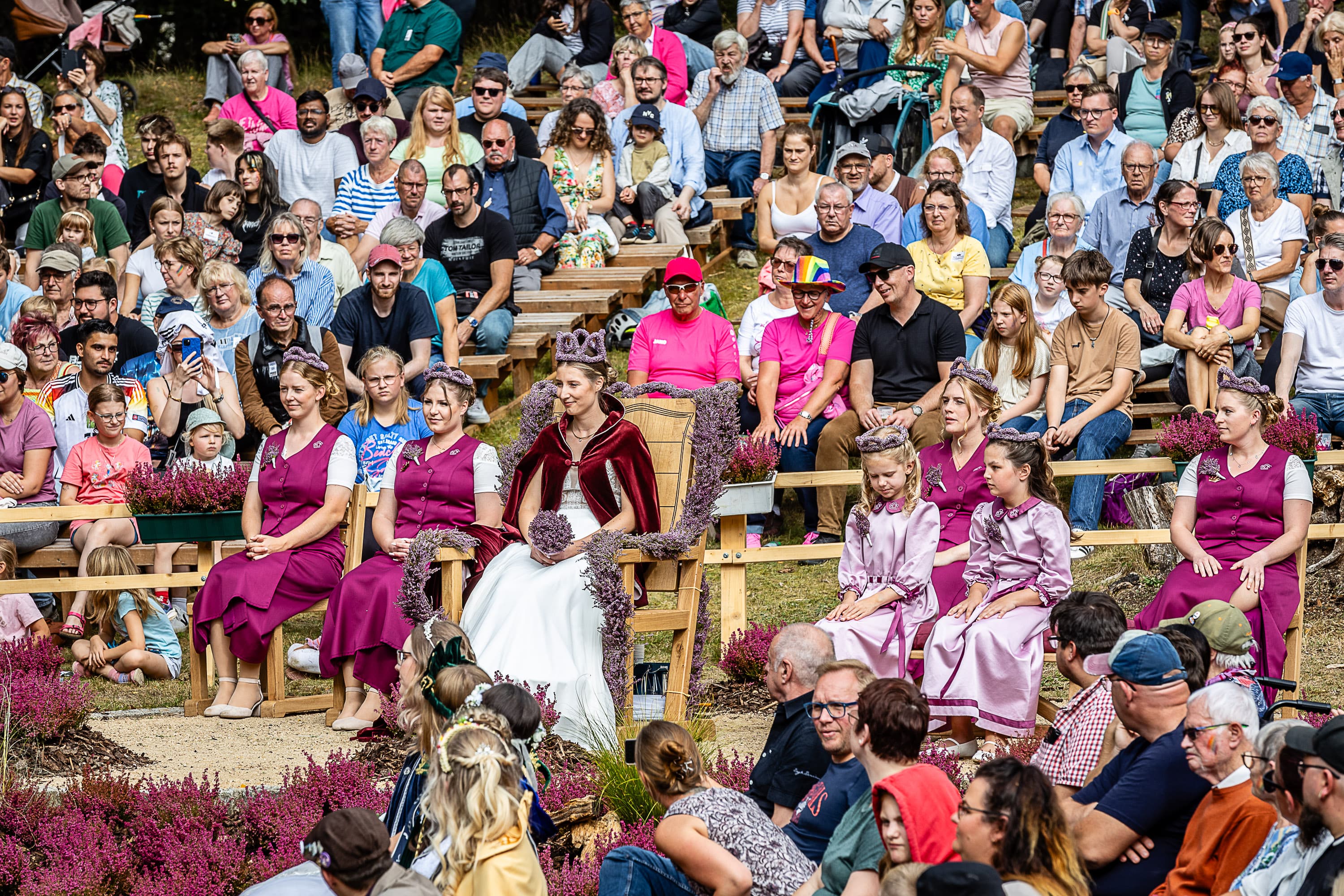 viel Publikum bei der Krönung der Heidekönigin