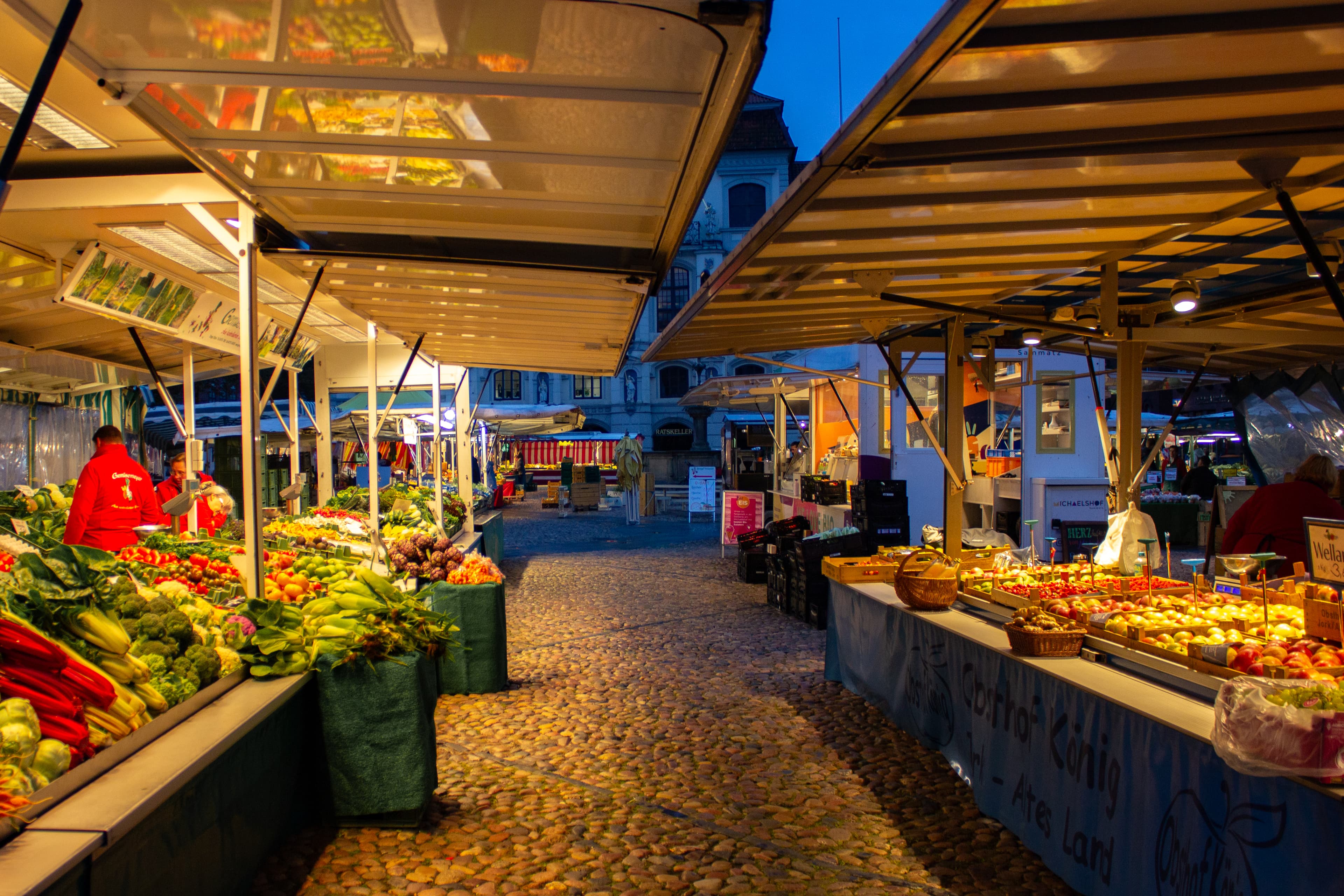 Stände auf dem Wochenmarkt