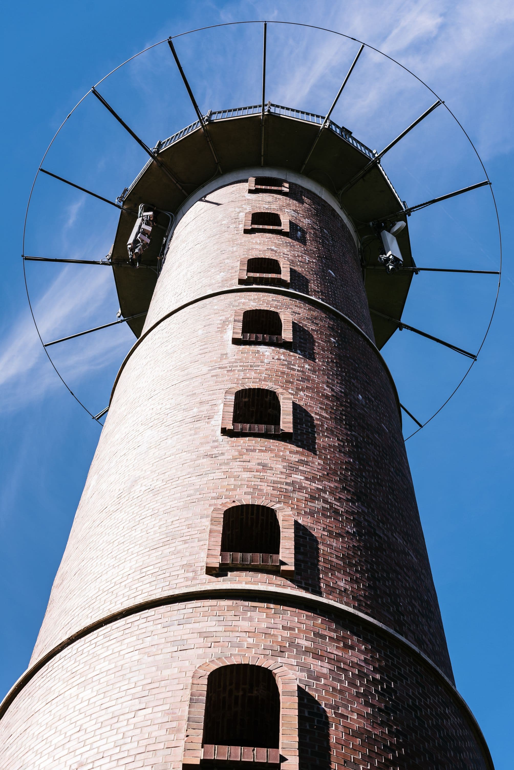 32 Meter hoch geht es auf den Aussichtsturm in der Nähe