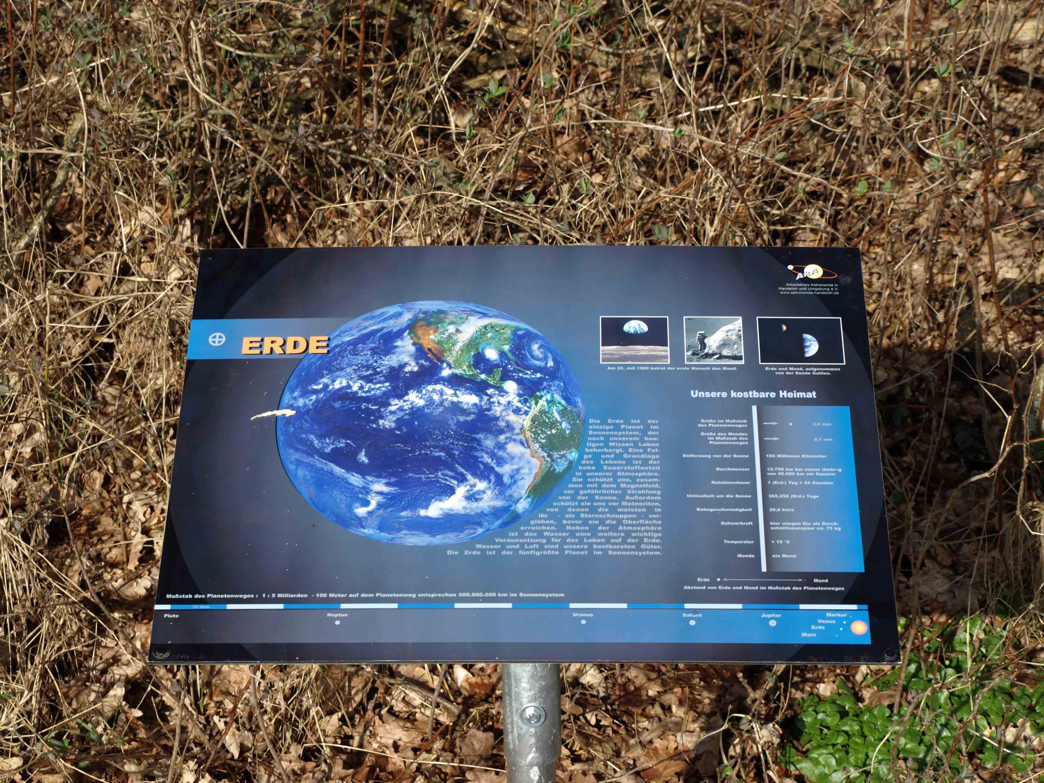 Man lernt auch über die Erde auf dem Planetenlehrpfad Handeloh