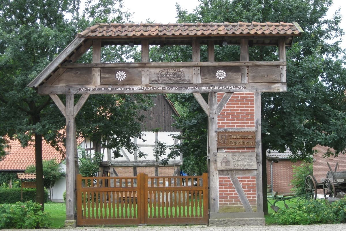 Eingangstor zum Dorfmuseum Langlingen