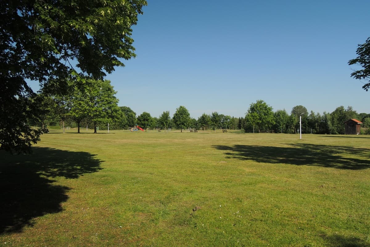Liegewiese im Strandfreibad in Langlingen