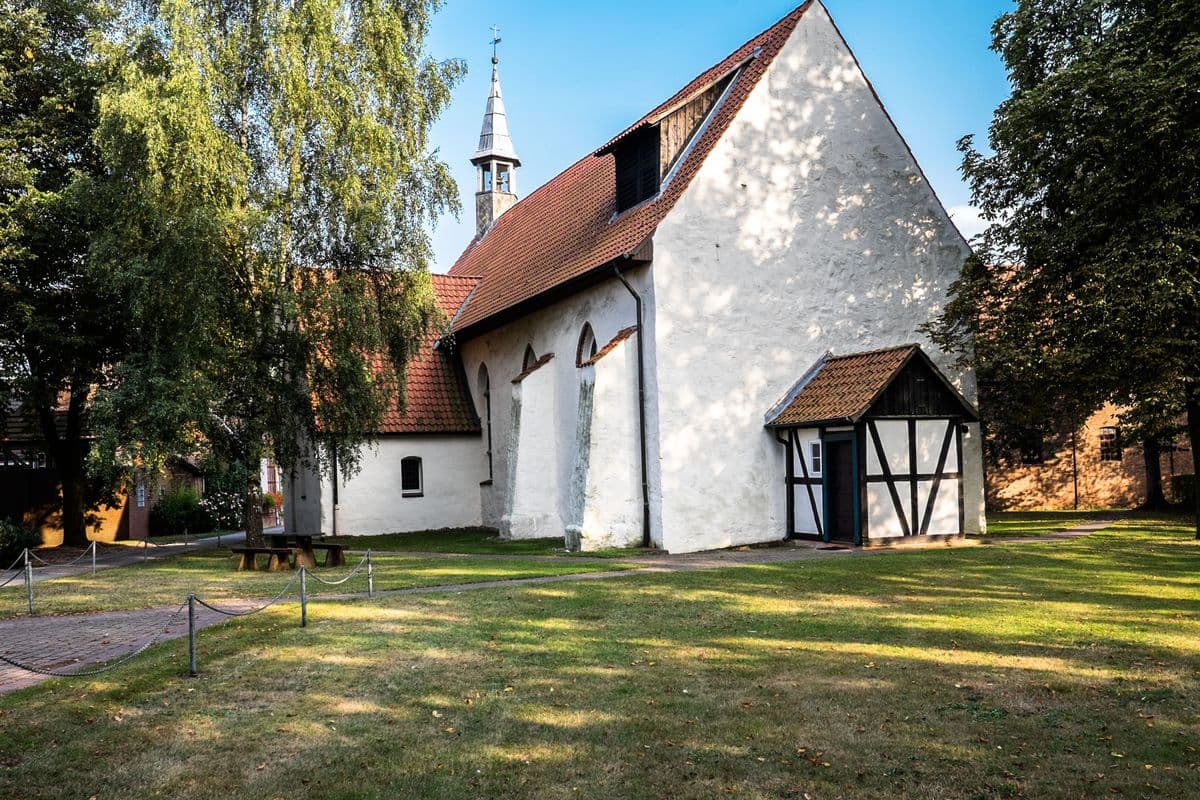 Aussenansicht der Marienkirche in Bröckel