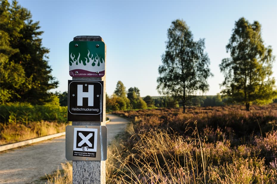 Wanderwegweiser Angelbecksteich, Hermannsburg Heidschnuckenweg Wandern