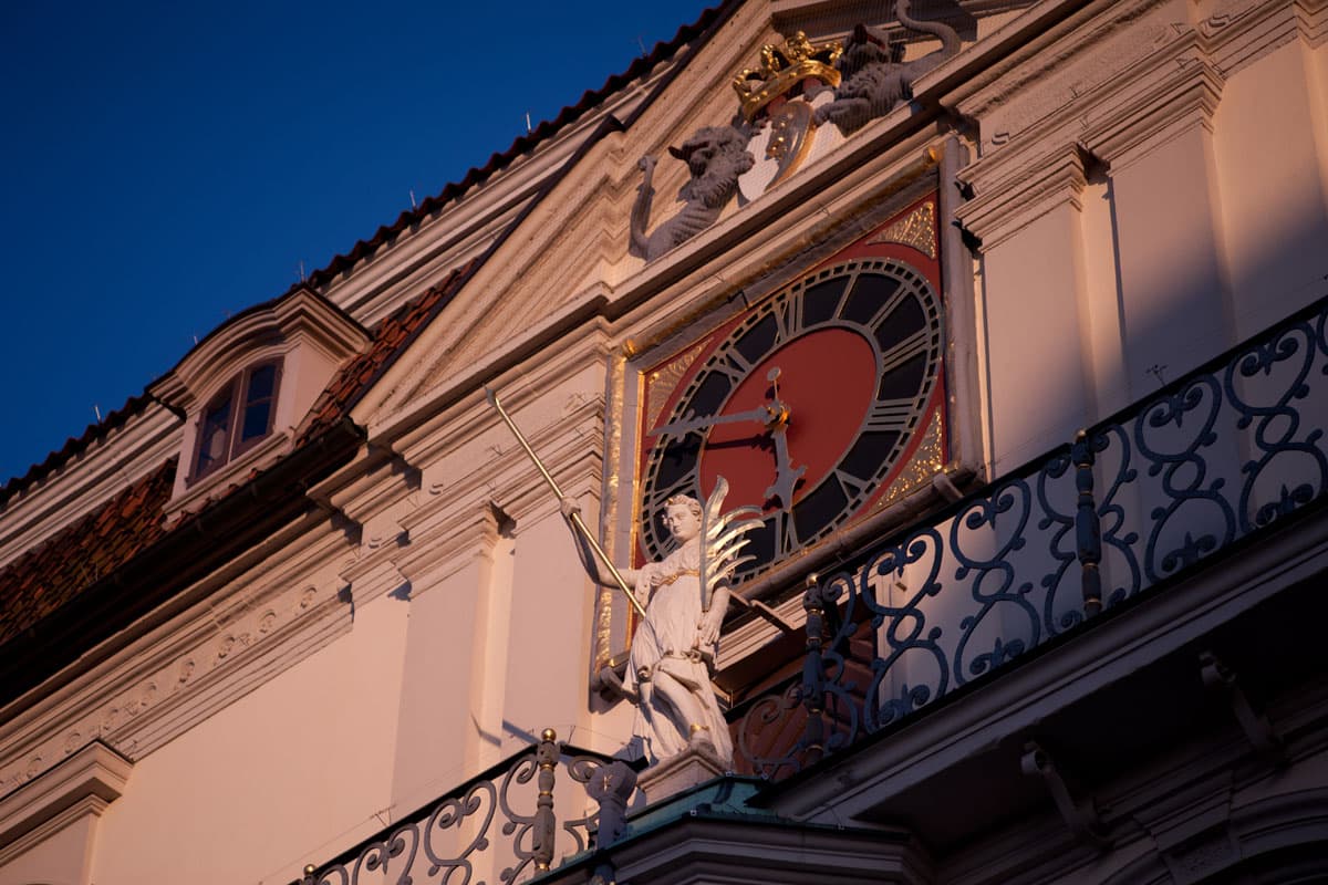 Details der Fassade des Lüneburger RathausesDetails of the façade of Lüneburg Town HallDetaljer om facaden på Lüneburgs rådhusDetails van de gevel van het stadhuis van Lüneburg