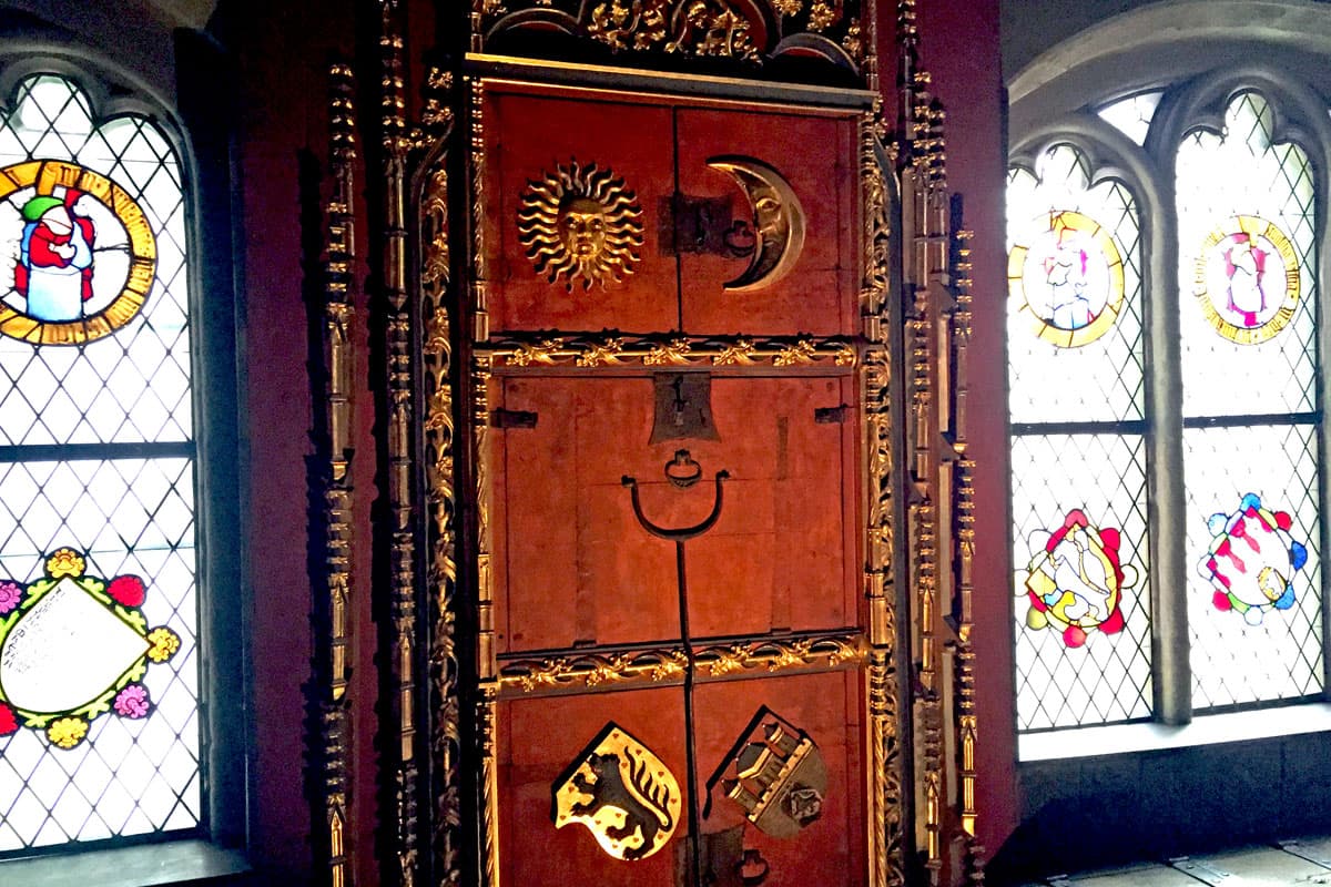Schatztruhe für den größten Silberschatz der Stadt LüneburgTreasure chest for the largest silver treasure in the city of LüneburgSkattekiste til den største sølvskat i byen LüneburgSchatkist voor de grootste zilverschat in de stad Lüneburg