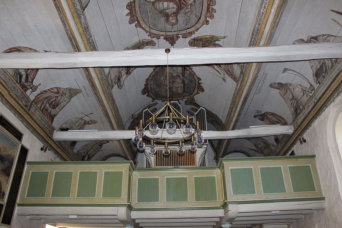 Innenansicht der Decke der Moisburger Kirche