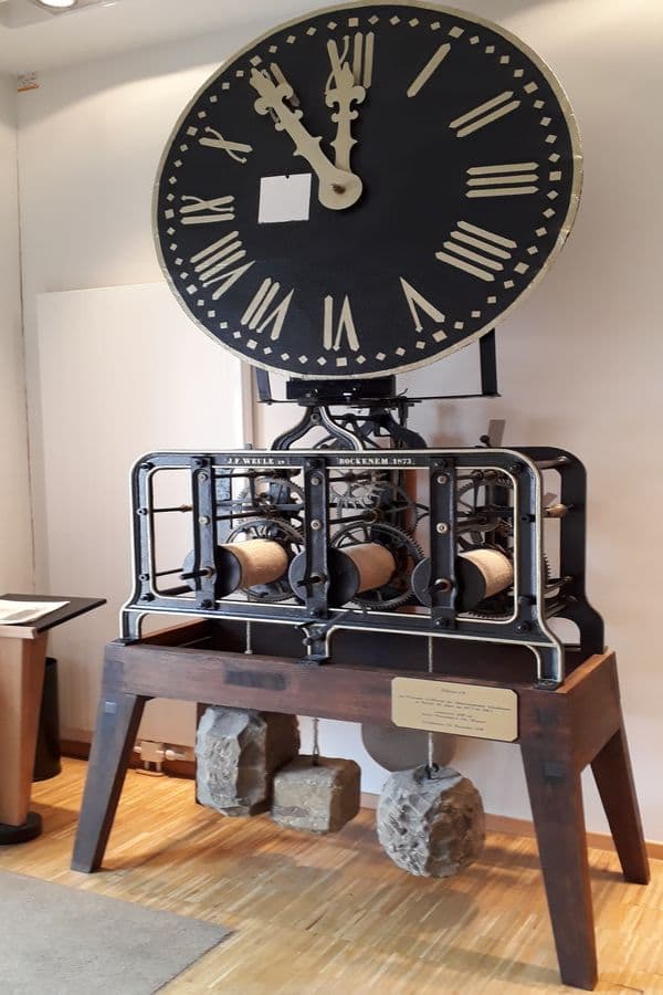 Alte Turmuhr des Glockenturms der St. Marienkirche in Wienhausen