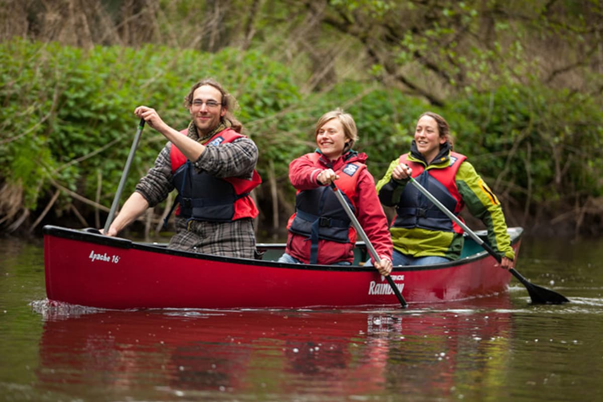 Kanu fahren auf dem fluss ilmenau