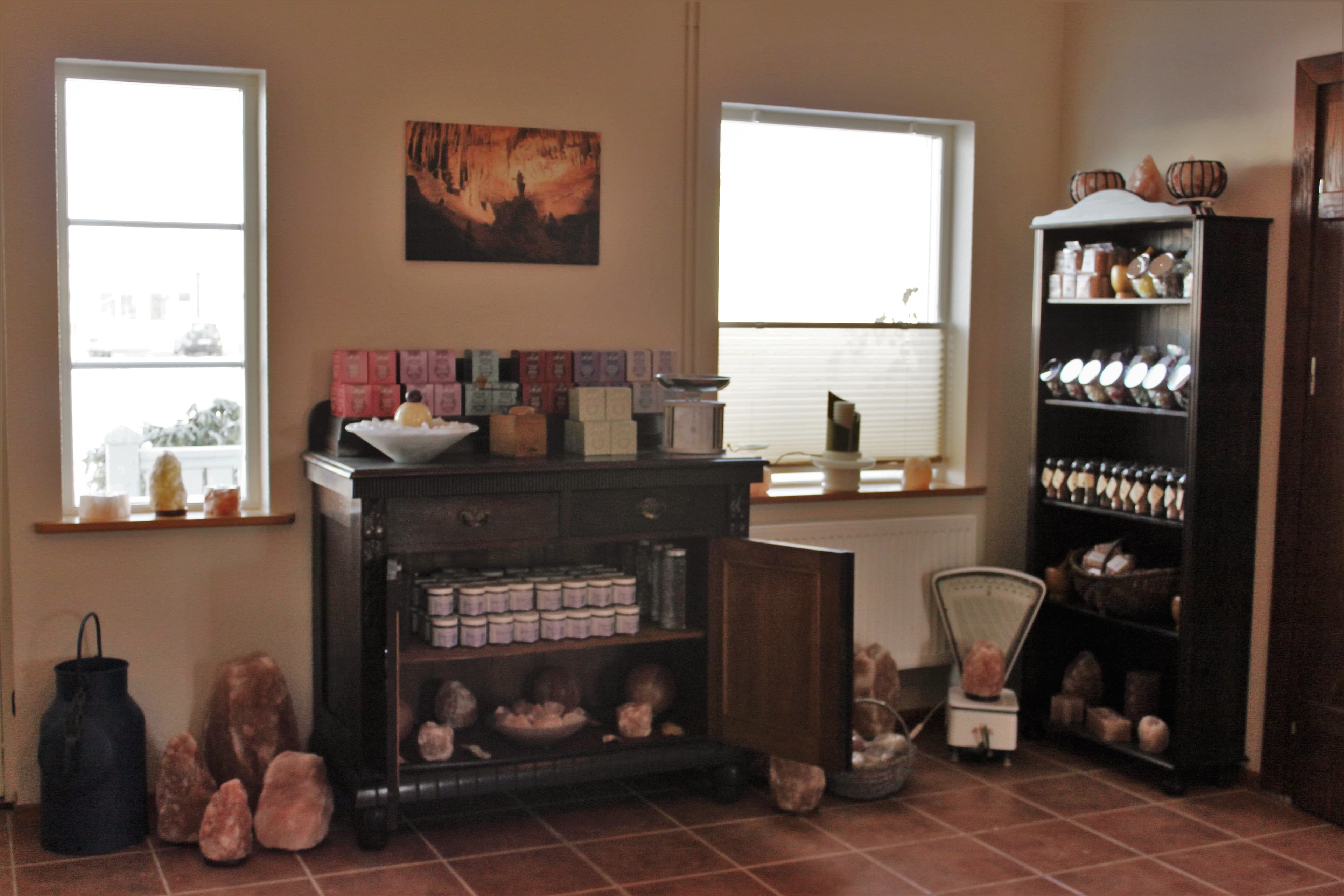 Tee, Wassersteine, Salzbonbons, Salzmühlen