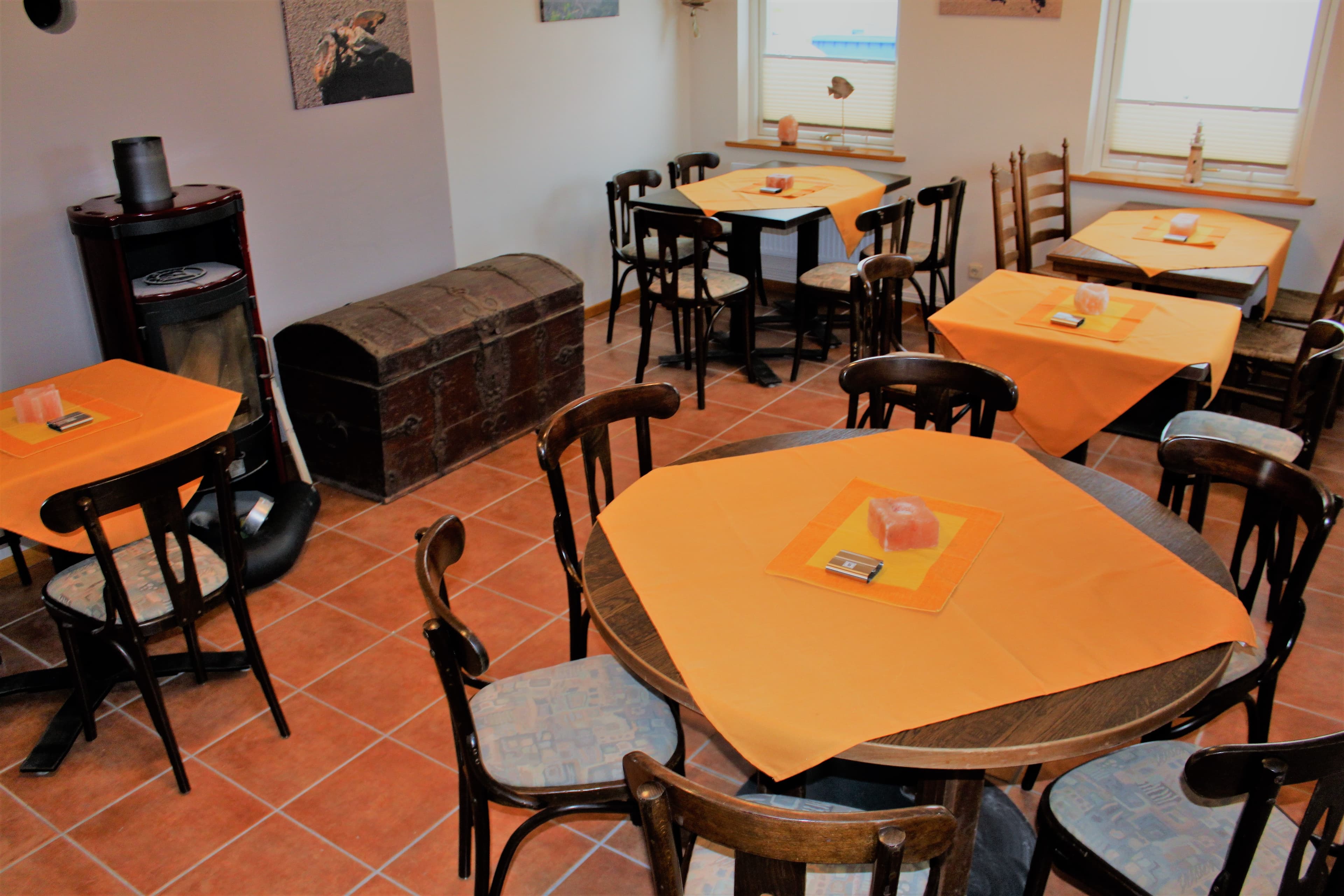 Öffnungszeiten: Mi. - So. Küche von 11.30 - 14.00 und 17.30 - 21.00 Uhr