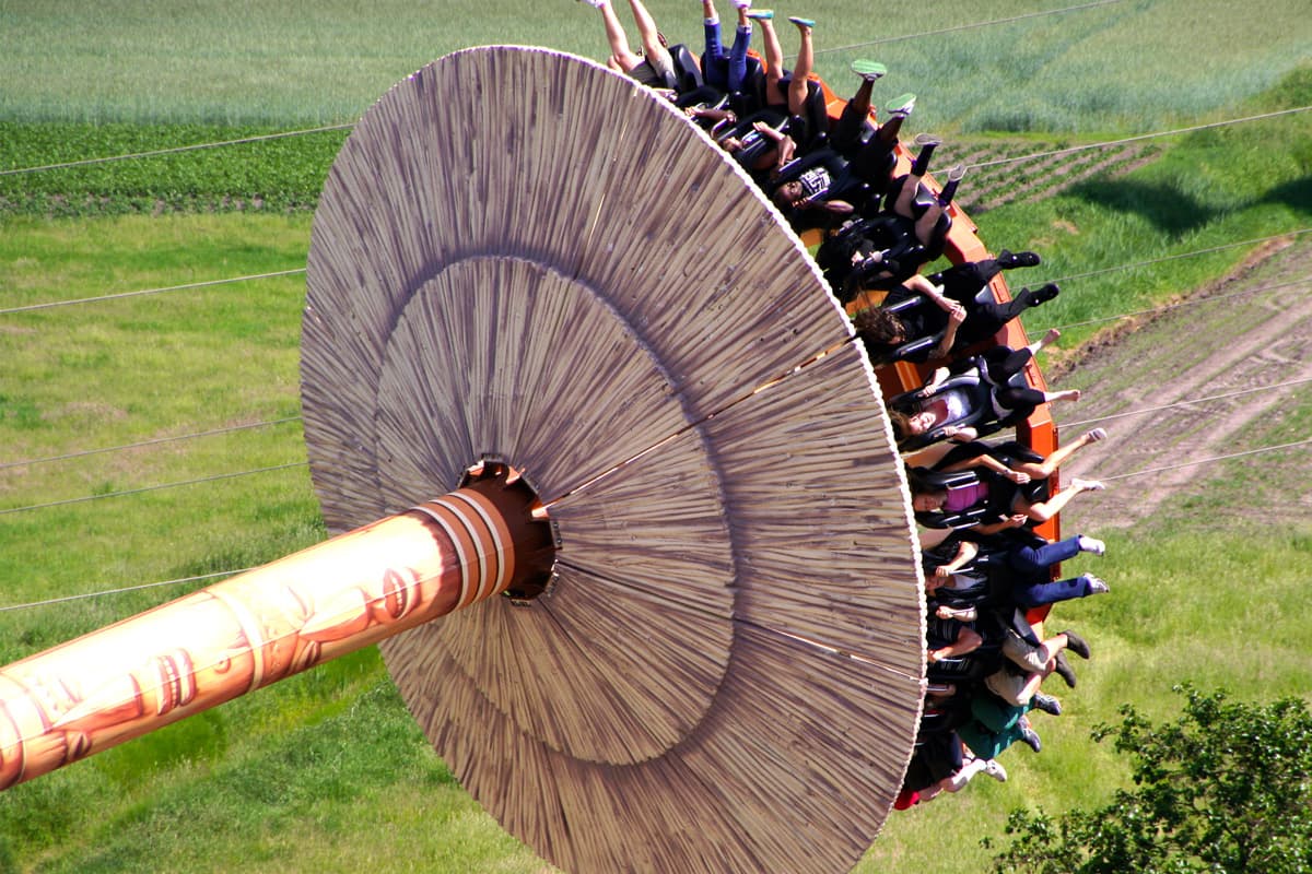 es gibt im serengeti park zahlreiche achterbahnen und fahrgeschäfte