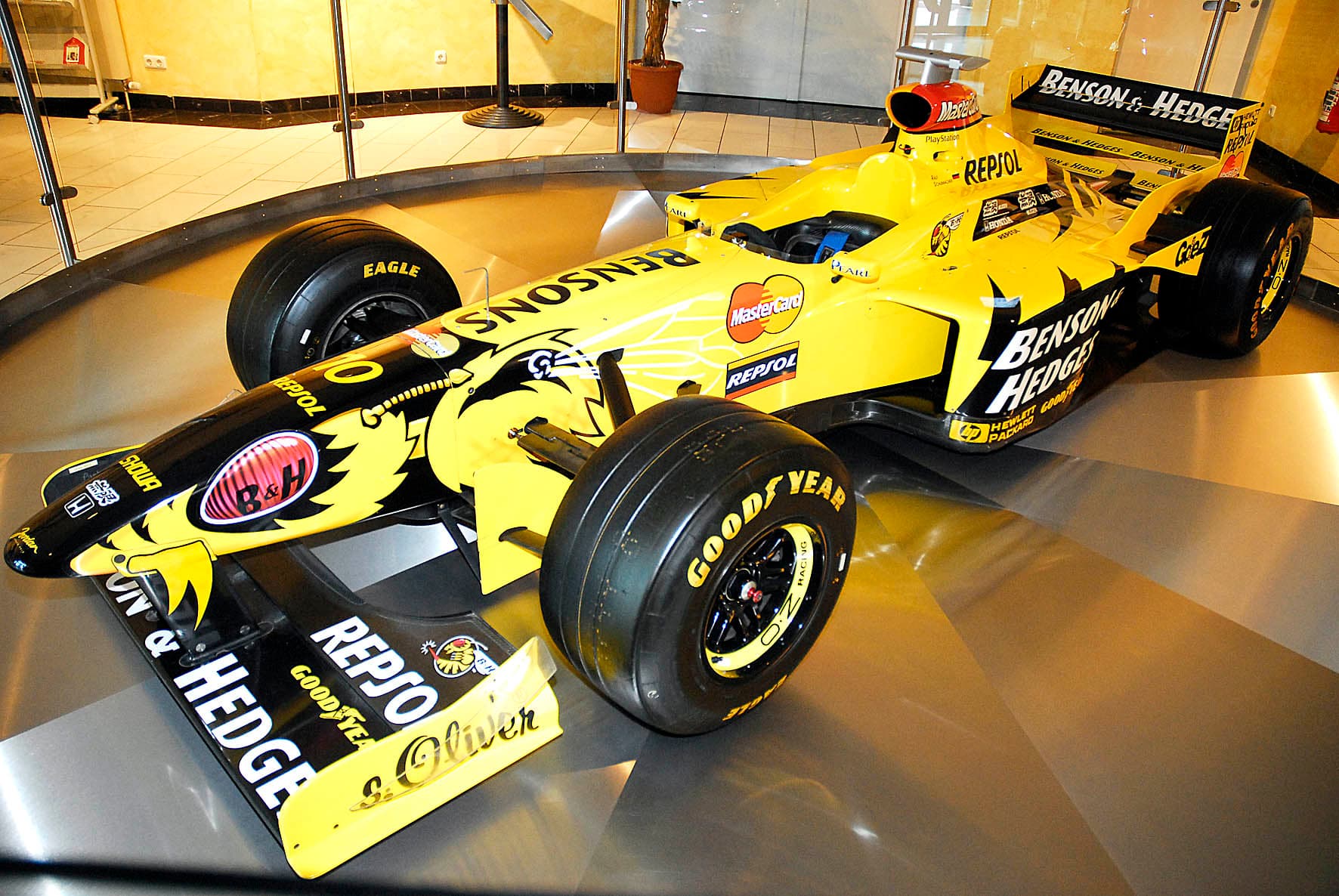 Formel 1 Fahrzeug in der Ralf Schumacher Kartbahn Bispingen