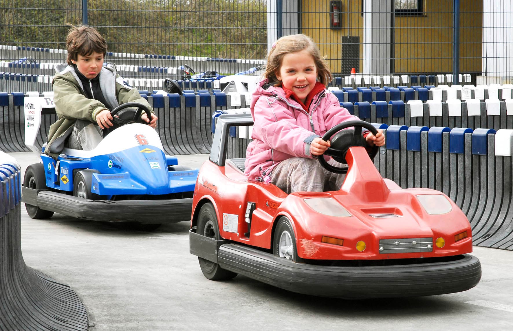 auch kinder können auf der ralf schumacher kart bahn fahren