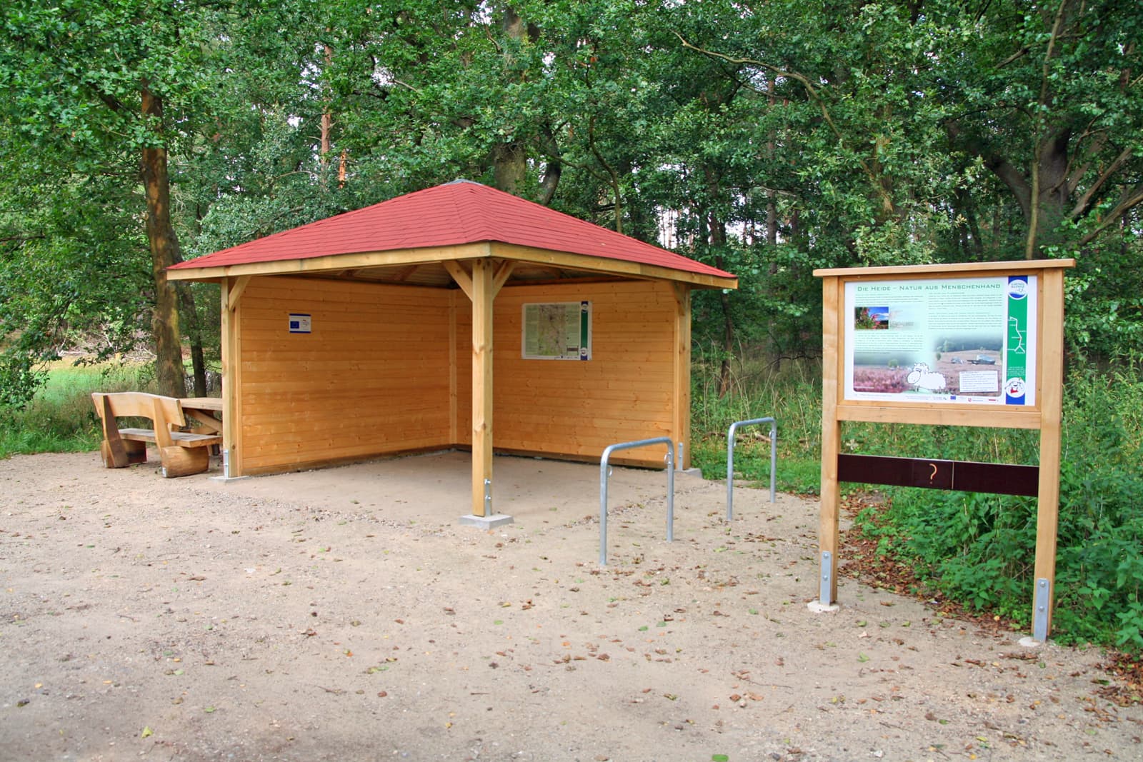 Schutzhütte und Rastplatz nahe der Klein Bünstorfer Heide