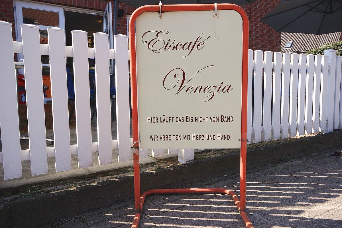 Schild und Motto, Eiscafé Venezia, Hanstedt