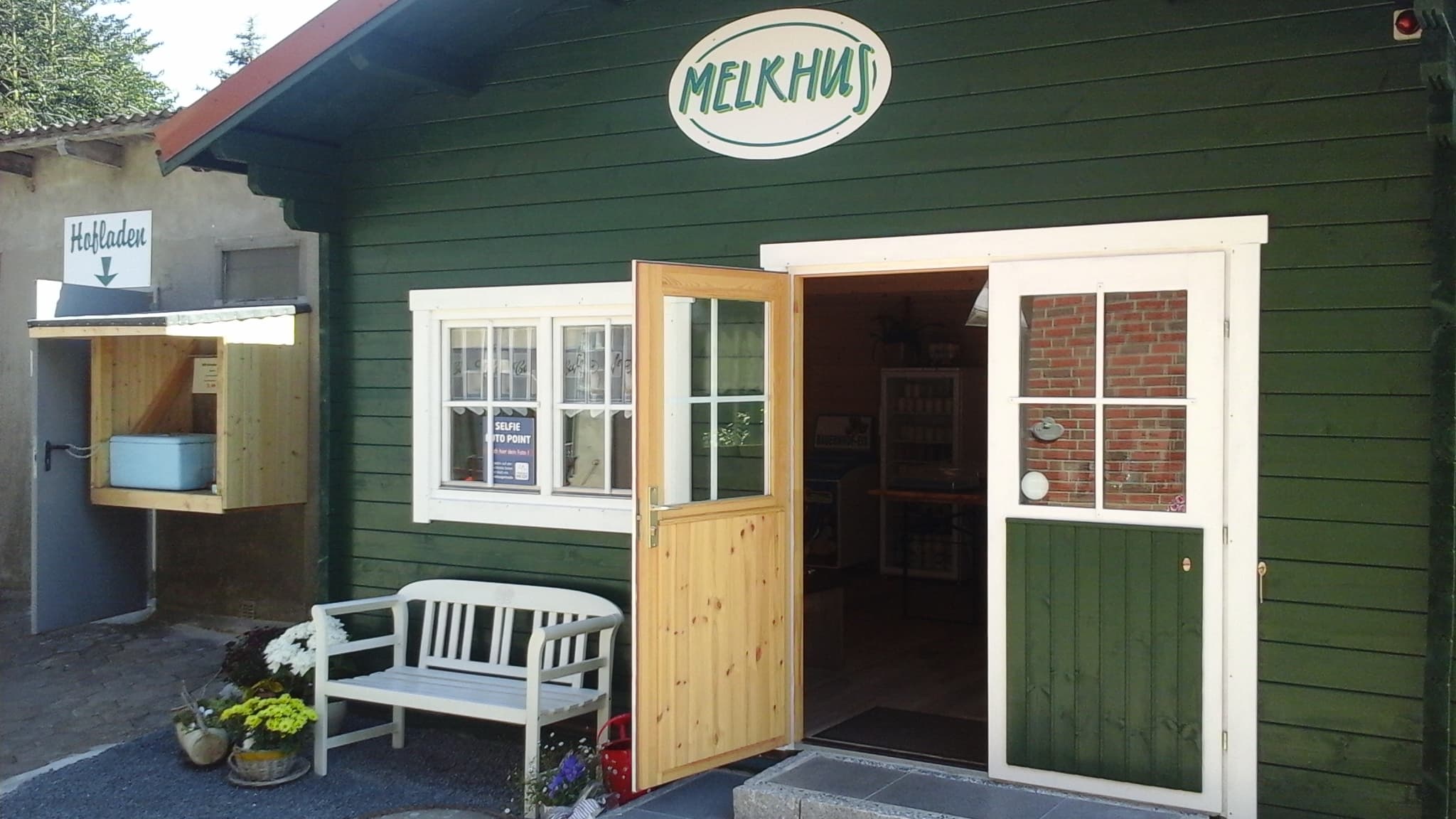 Over: Melkhus Familie Regina Christen