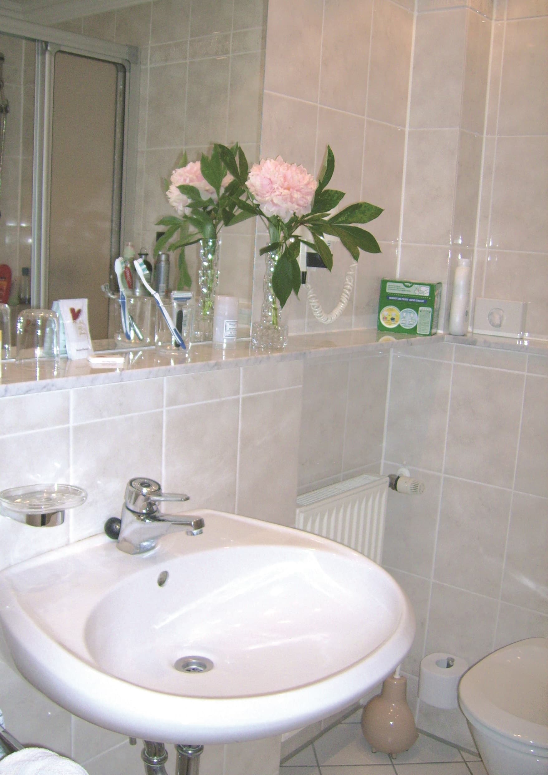 Bad im Komfortzimmer im Hotel Schaperkrug in Celle