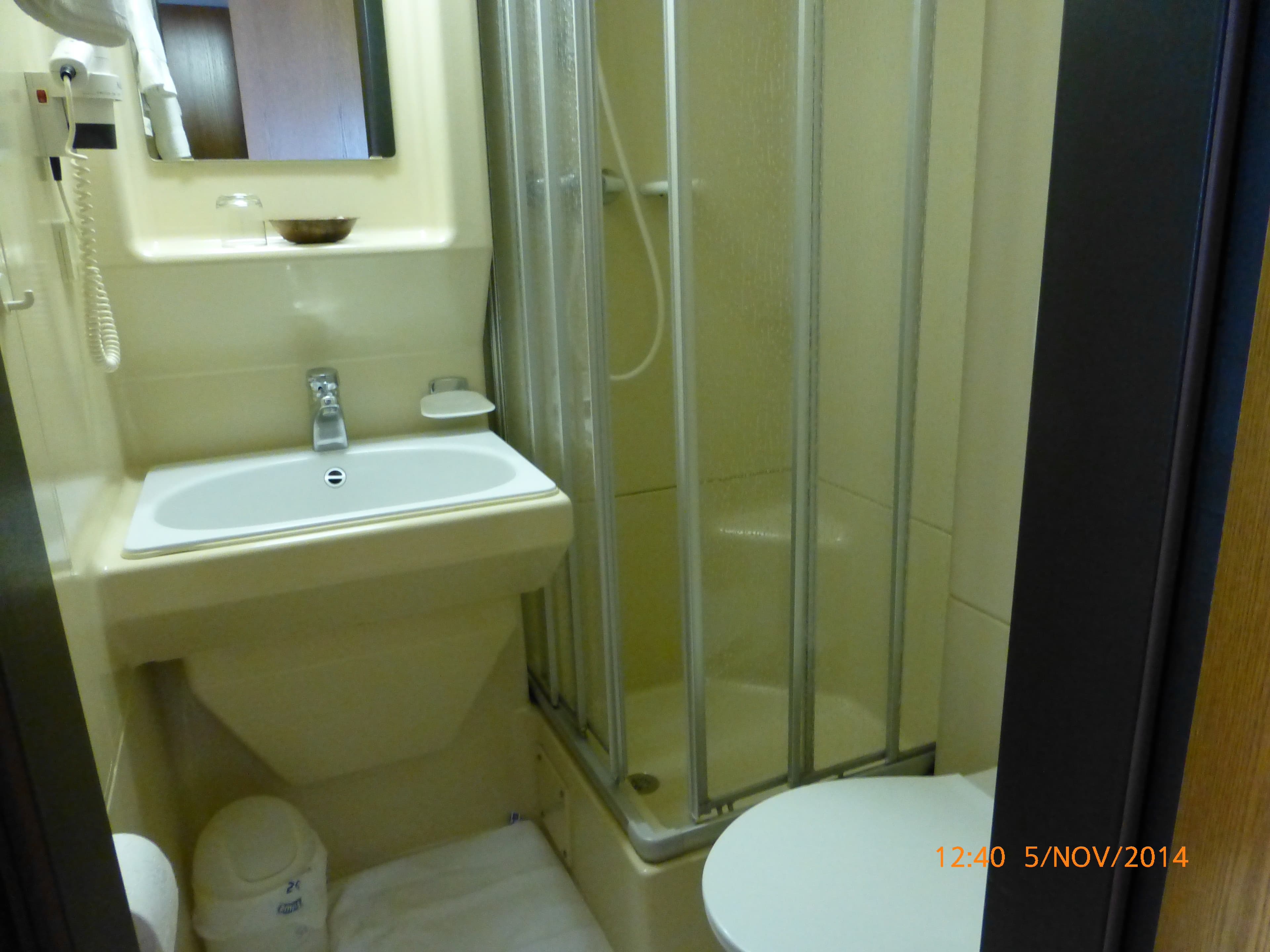 Bad im Standardzimmer im Hotel Schaperkrug in Celle