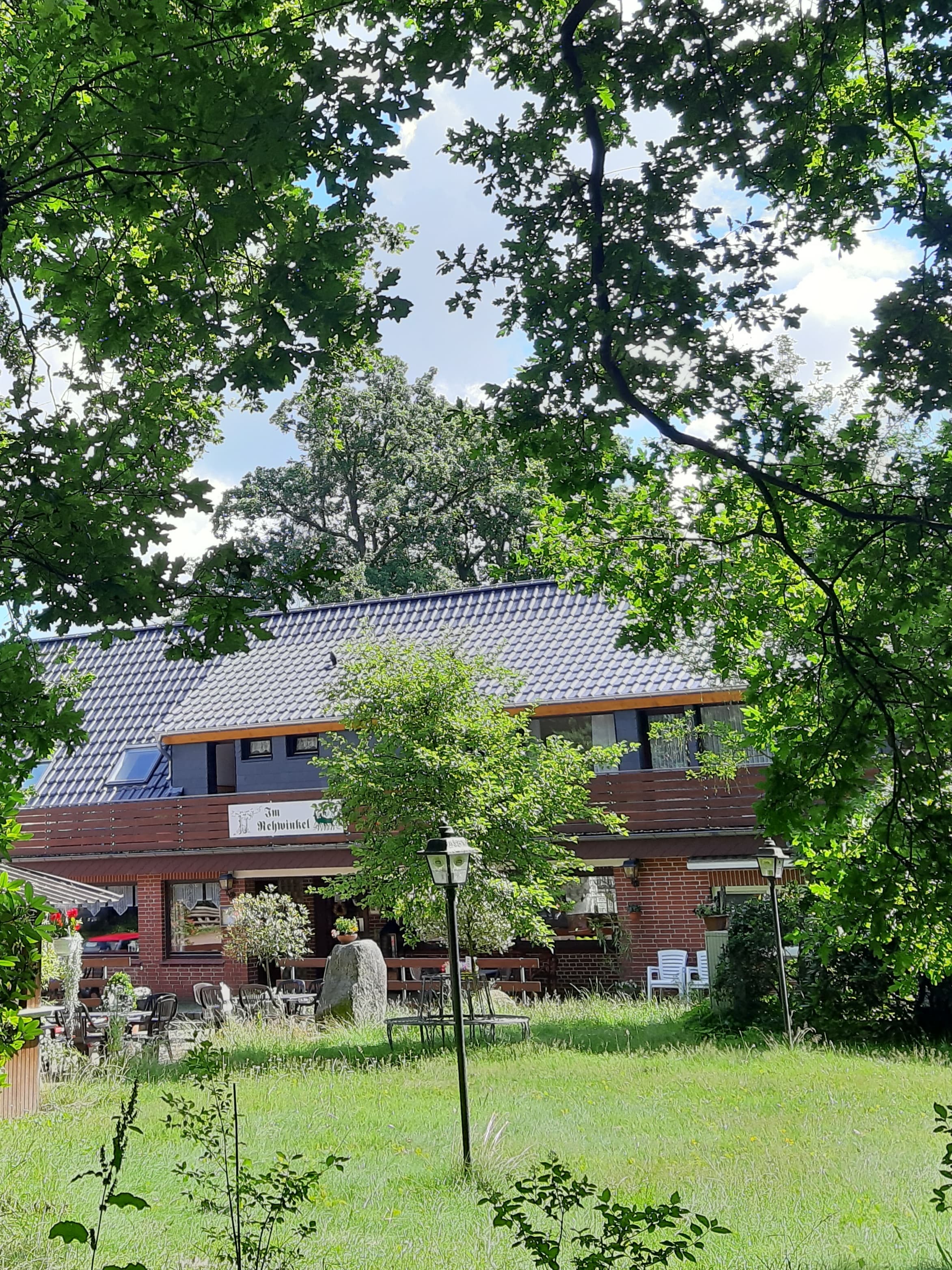 Hauptansicht der Gasthaus-Pension "Im Rehwinkel" in Soltau