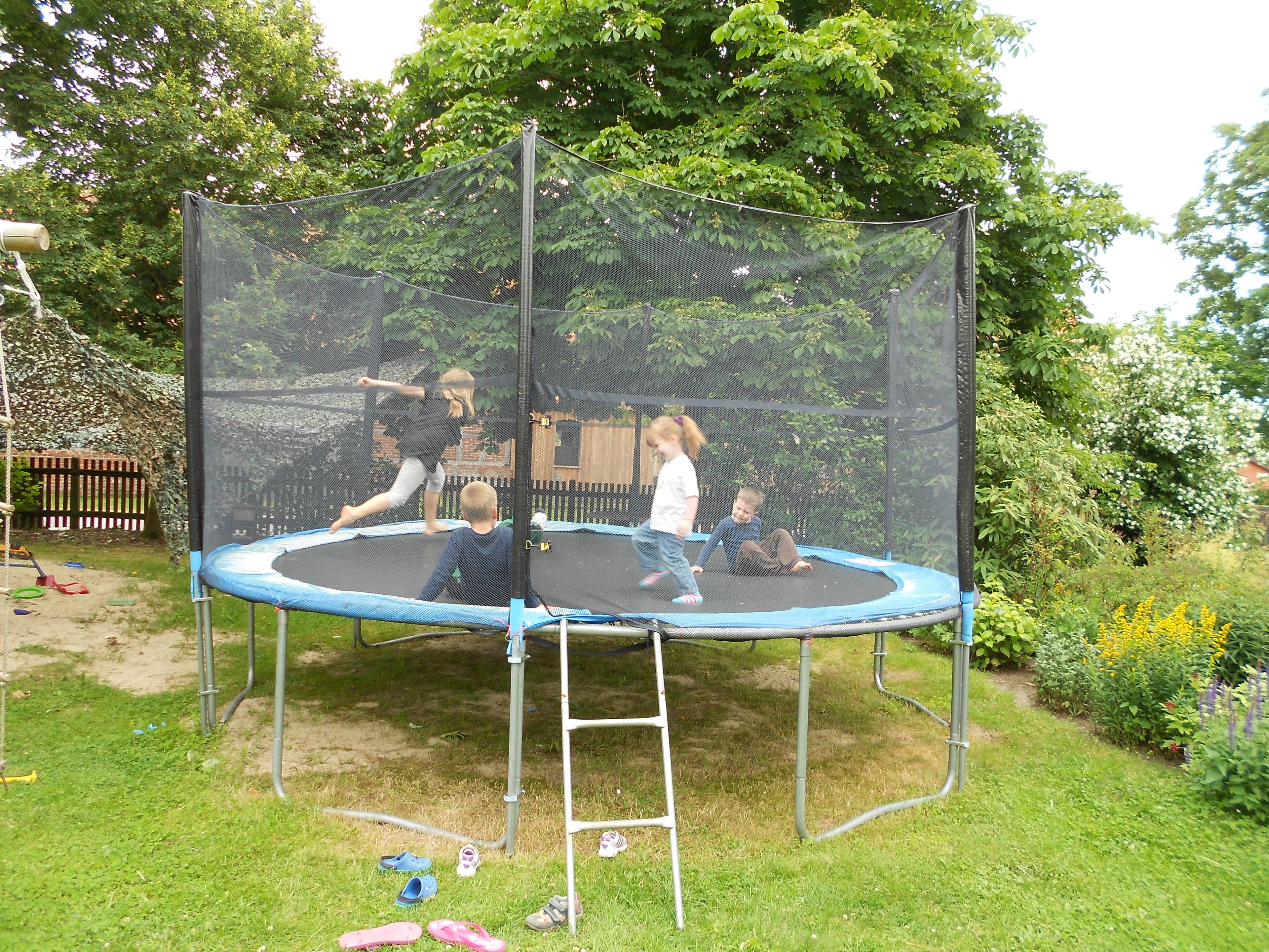 Trampolin auf dem Ferienhof Fegebank in Grethem