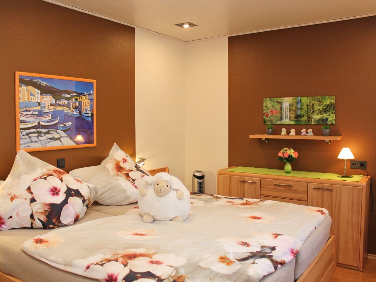 Schlafzimmer in der Ferienwohnung Heuer in Ebstorf