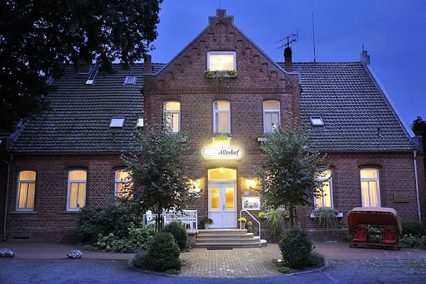 Außenansicht des Hotels Allerhof in Frankenfeld