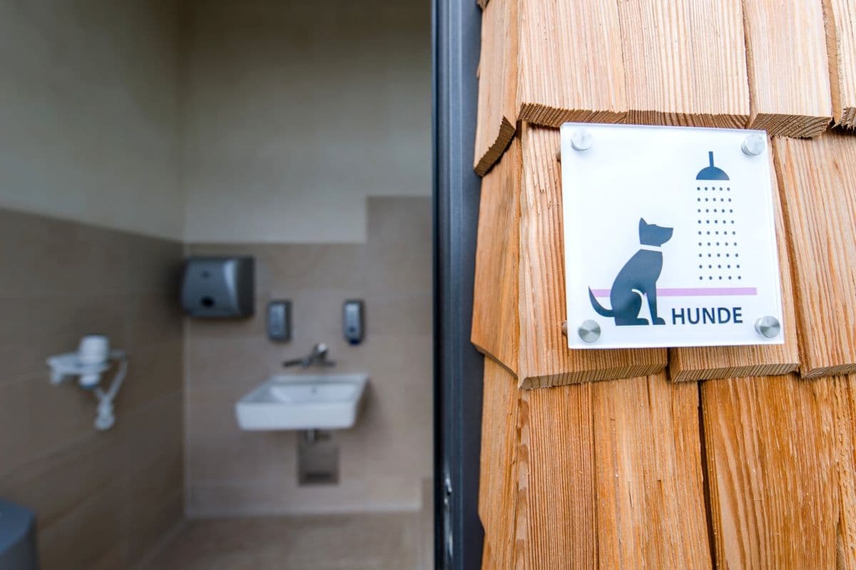 Hunde-Waschplatz Campingpark SüdheideDog washing area at Campingpark SüdheideHundevaskeplads på Campingpark SüdheideHondenwasplaats op Campingpark Südheide