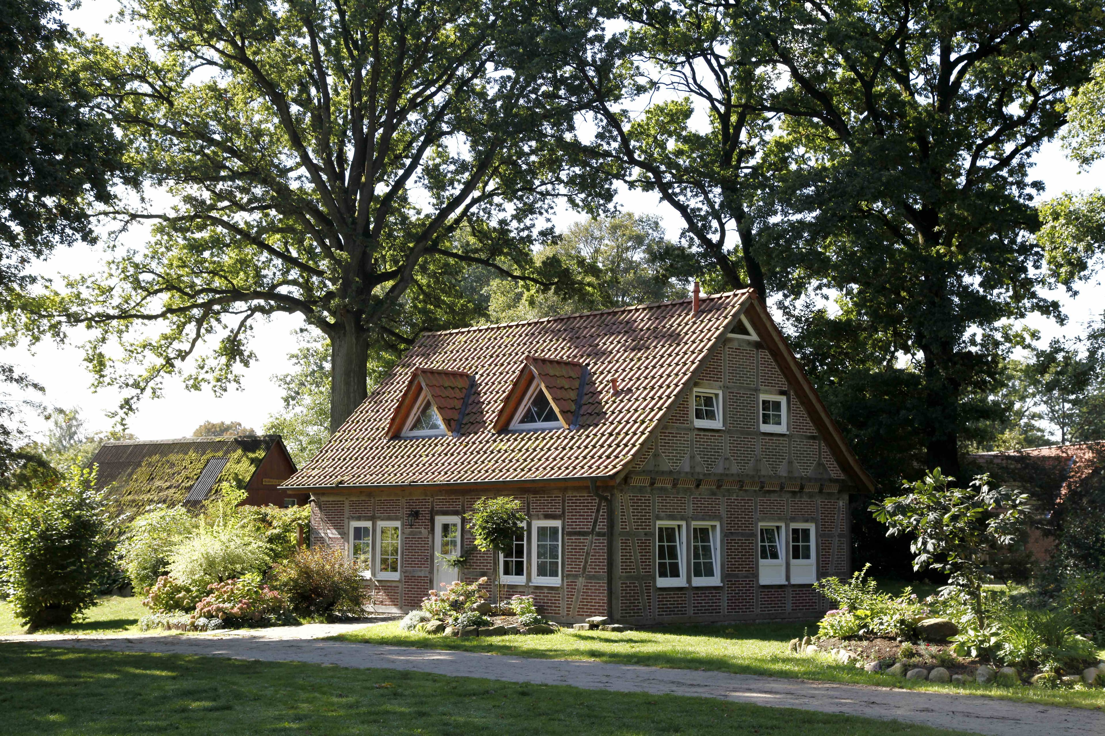 Das Niedersachsenhaus des Reiter- und Ferienhof Cohrs in BispingenThe Niedersachsenhaus of the Cohrs riding and vacation farm in BispingenNiedersachsenhaus på Cohrs' ride- og feriegård i BispingenHet Niedersachsenhaus bij rij- en vakantieboerderij Cohrs in Bispingen