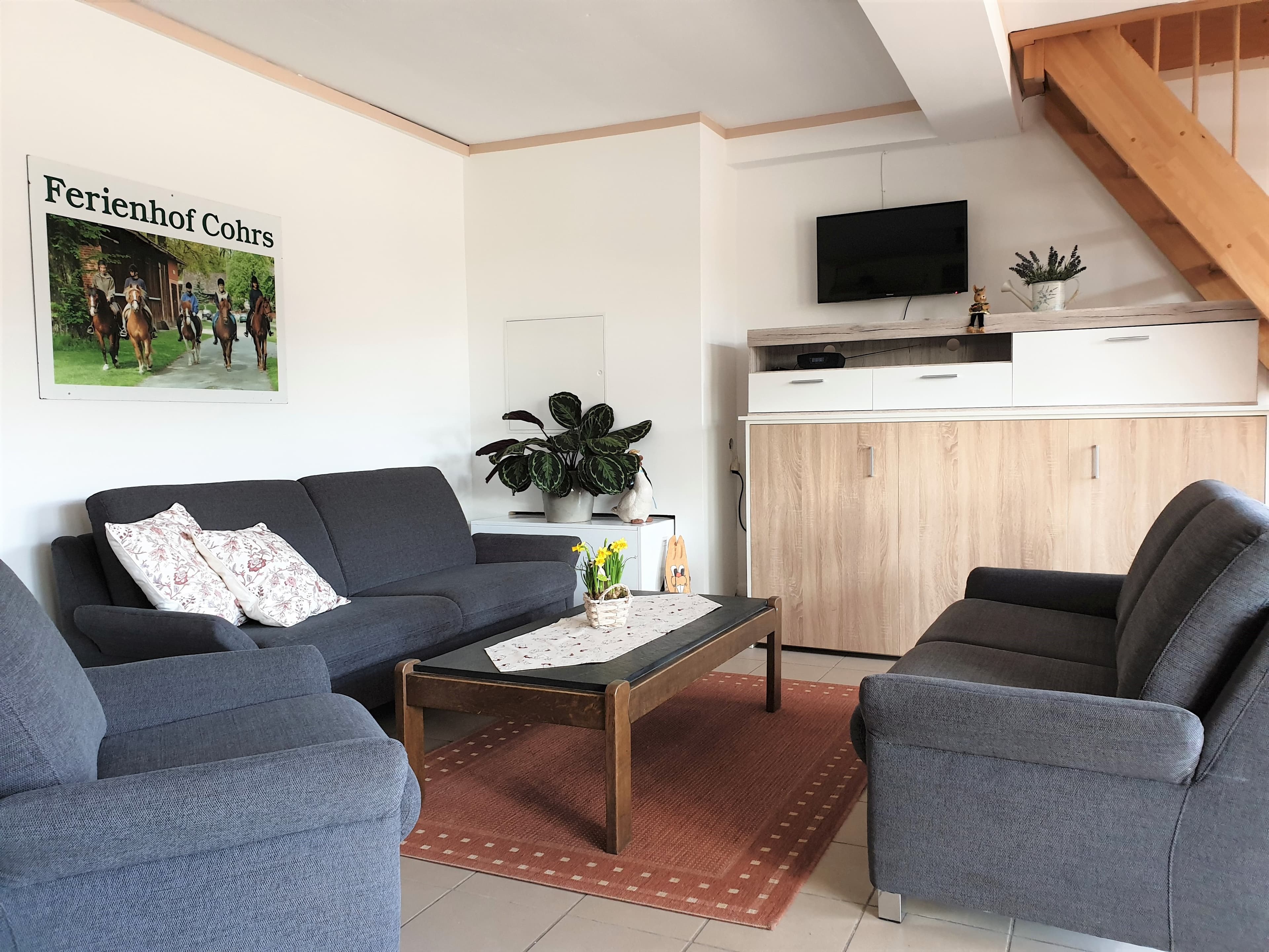 Wohnzimmer im Hollerbusch des Reiter- und Ferienhof Cohrs in BispingenLiving room in the Hollerbusch at Reiter- und Ferienhof Cohrs in BispingenStue i Hollerbusch på Cohrs ride- og feriegård i BispingenWoonkamer in de Hollerbusch op de manege en vakantieboerderij Cohrs in Bispingen