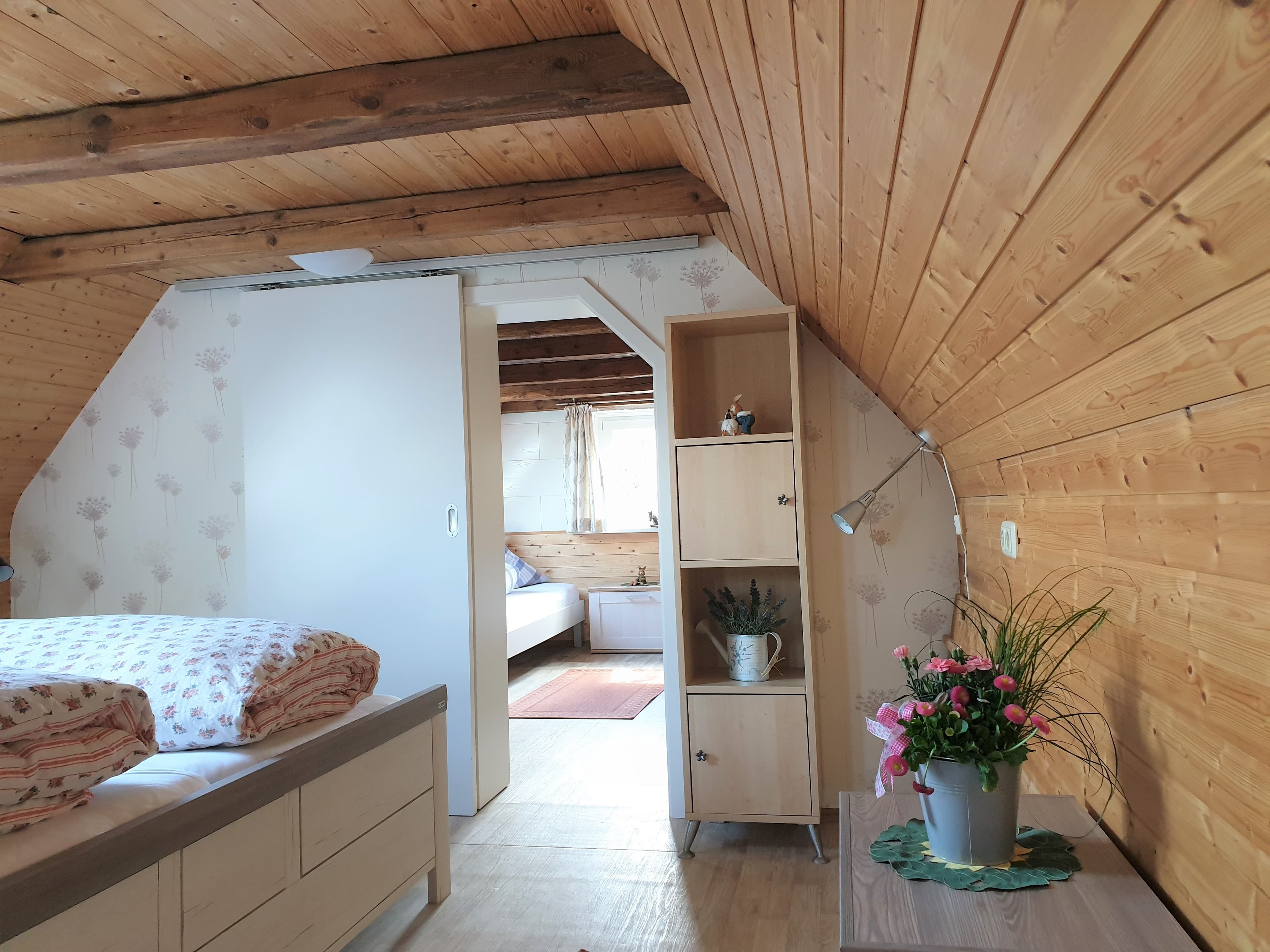 Schlafbereich im Hollerbusch des Reiter- und Ferienhof Cohrs in BispingenSleeping area in the Hollerbusch at the Reiter- und Ferienhof Cohrs in BispingenSoveområde i Hollerbusch på Cohrs ride- og feriegård i BispingenSlaapruimte in de Hollerbusch op de manege en vakantieboerderij Cohrs in Bispingen