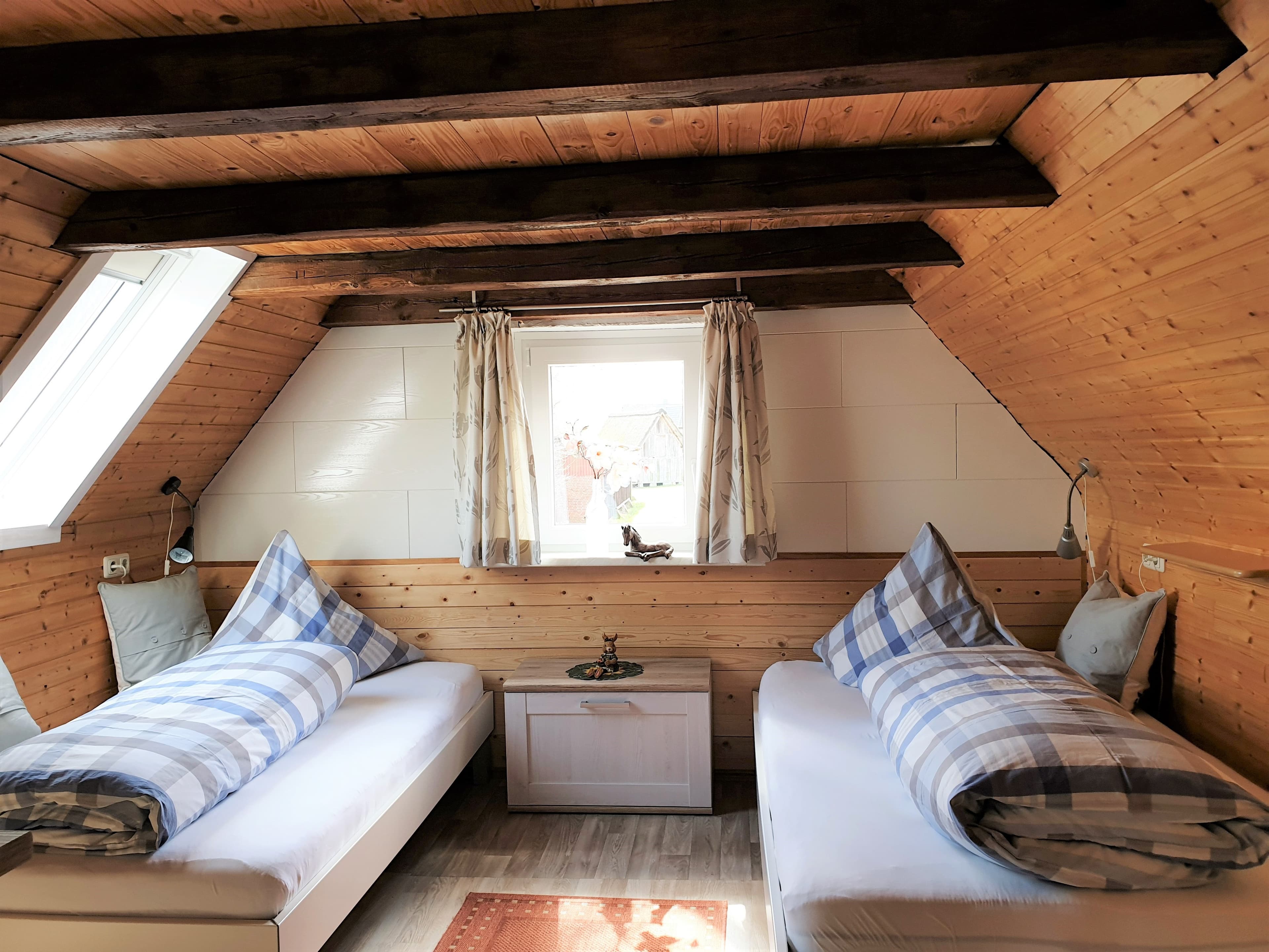 Schlafzimmer im Hollerbusch des Reiter- und Ferienhof Cohrs in BispingenBedroom in the Hollerbusch of the Reiter- und Ferienhof Cohrs in BispingenSoveværelse i Hollerbusch på Cohrs ride- og feriegård i BispingenSlaapkamer in het Hollerbusch op de manege en vakantieboerderij Cohrs in Bispingen