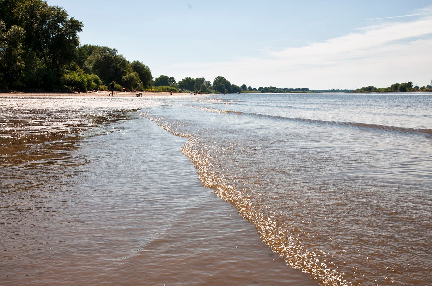 direkt am elbufer liegt der campingplatz bei hamburg