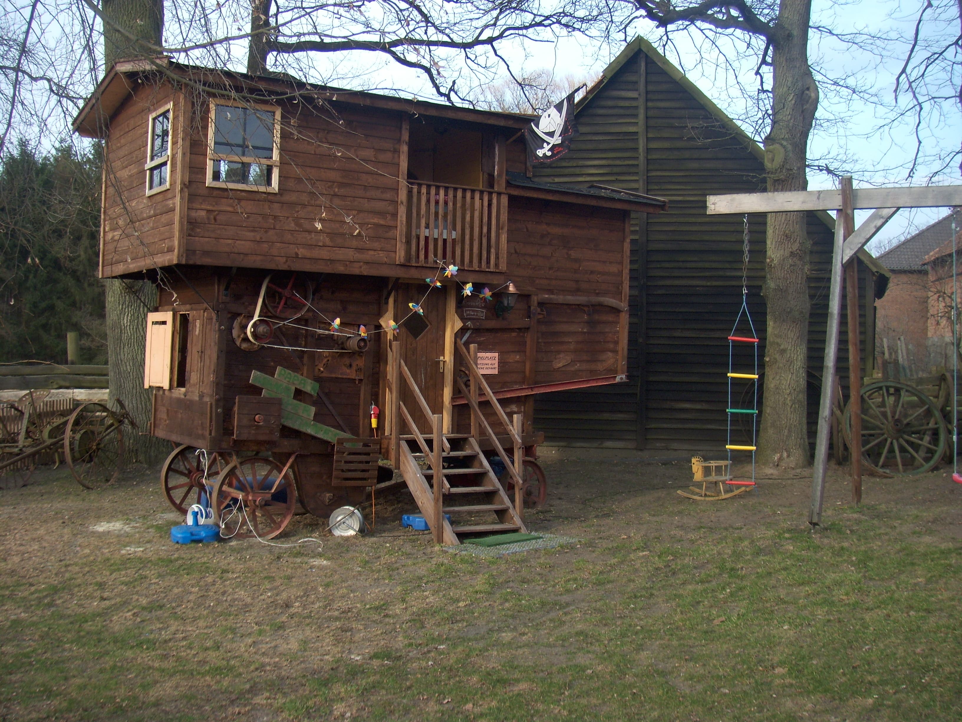 Erlebnisbauernhof mit Bauerncafé "To'n olln Peerstall"