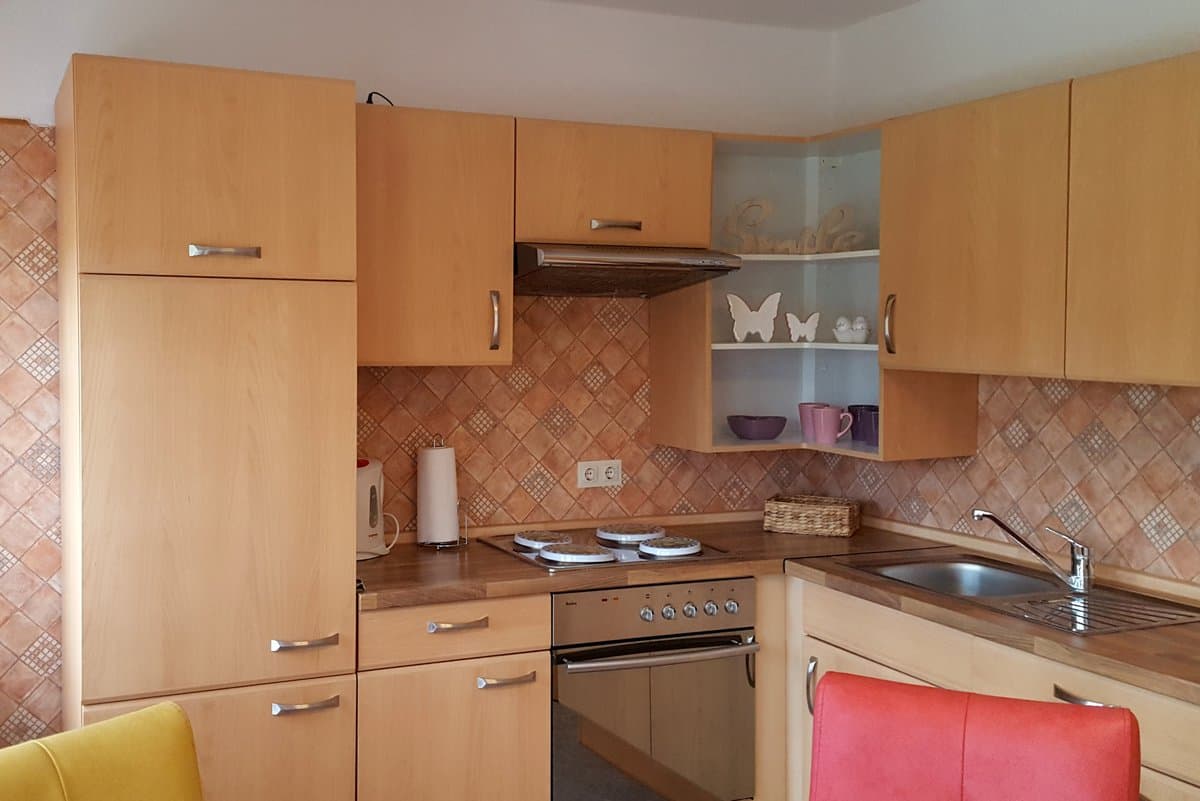 Helle Küche mit tollem Ausblick