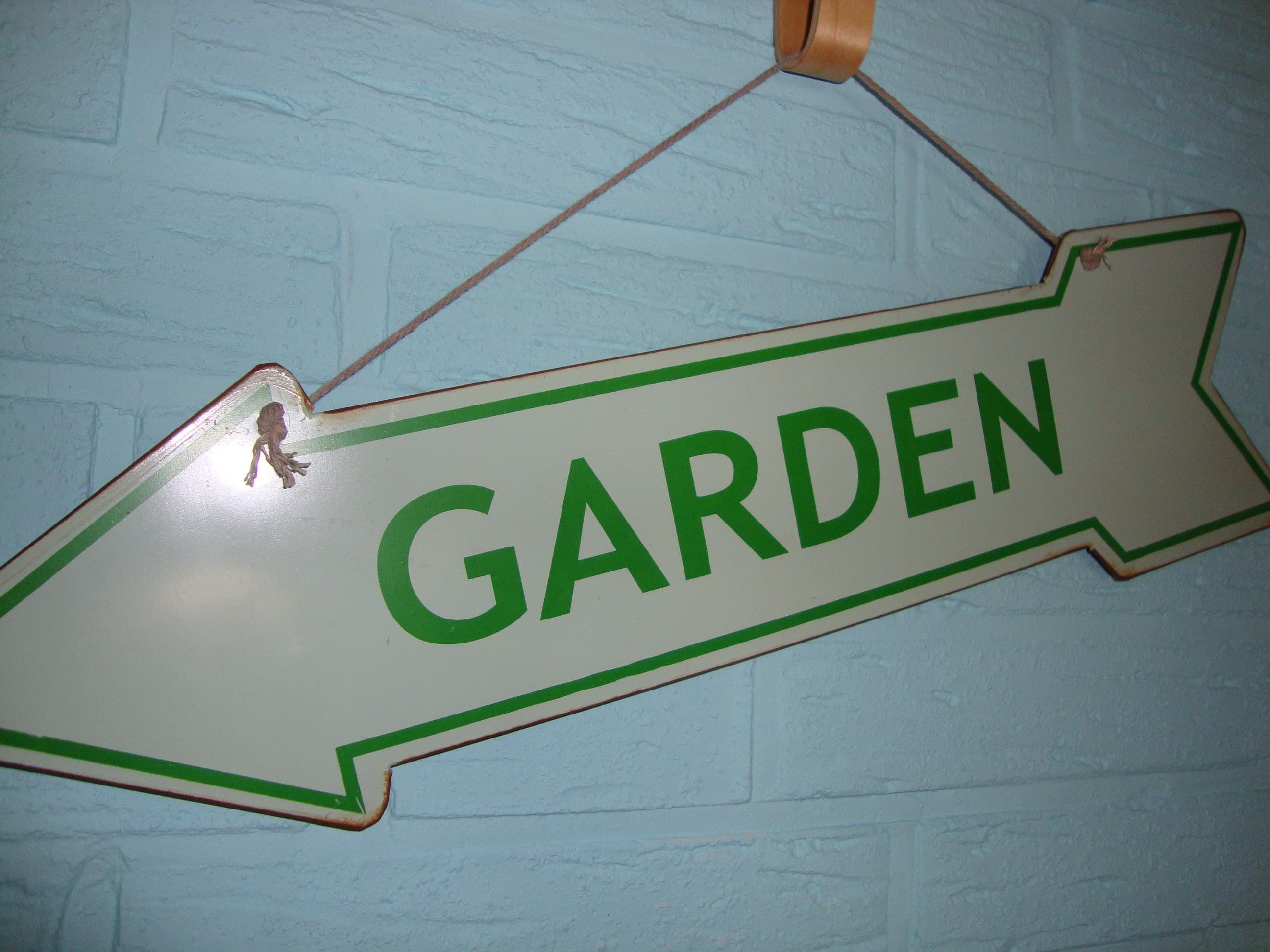 Schild zum Garten des Scharnebecker Gästehaus in Scharnebeck