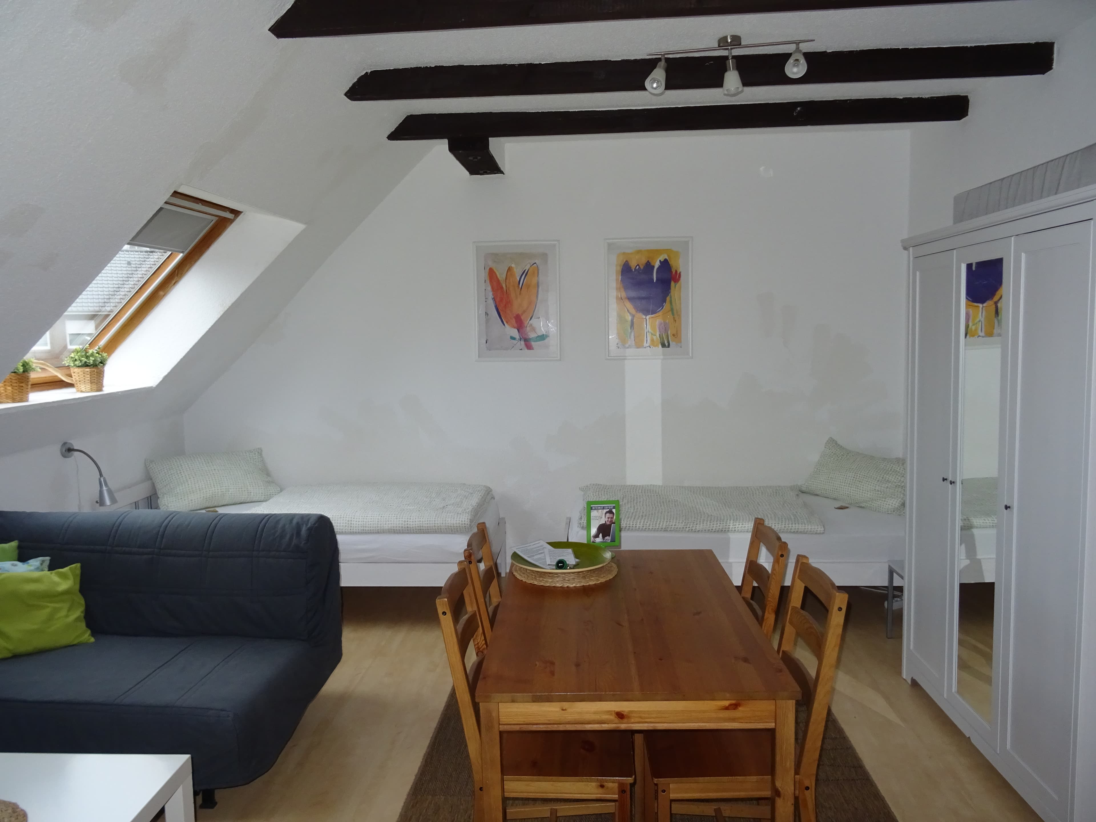 Esstischin dem Apartment 1 des Scharnebecker Gästehauses in Scharnebeck