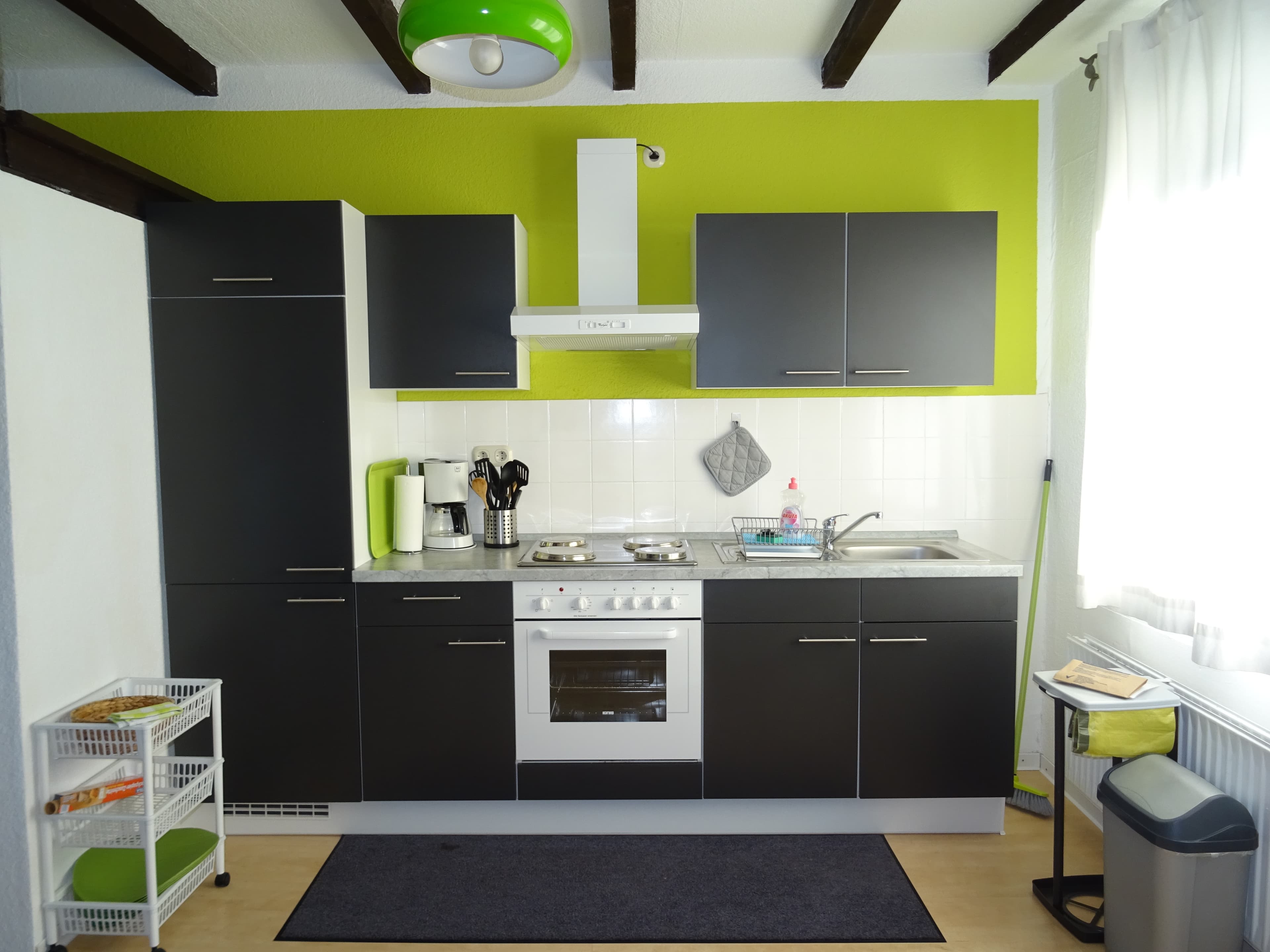 Küchenzeile in dem Apartment 1 des Scharnebecker Gästehauses in Scharnebeck