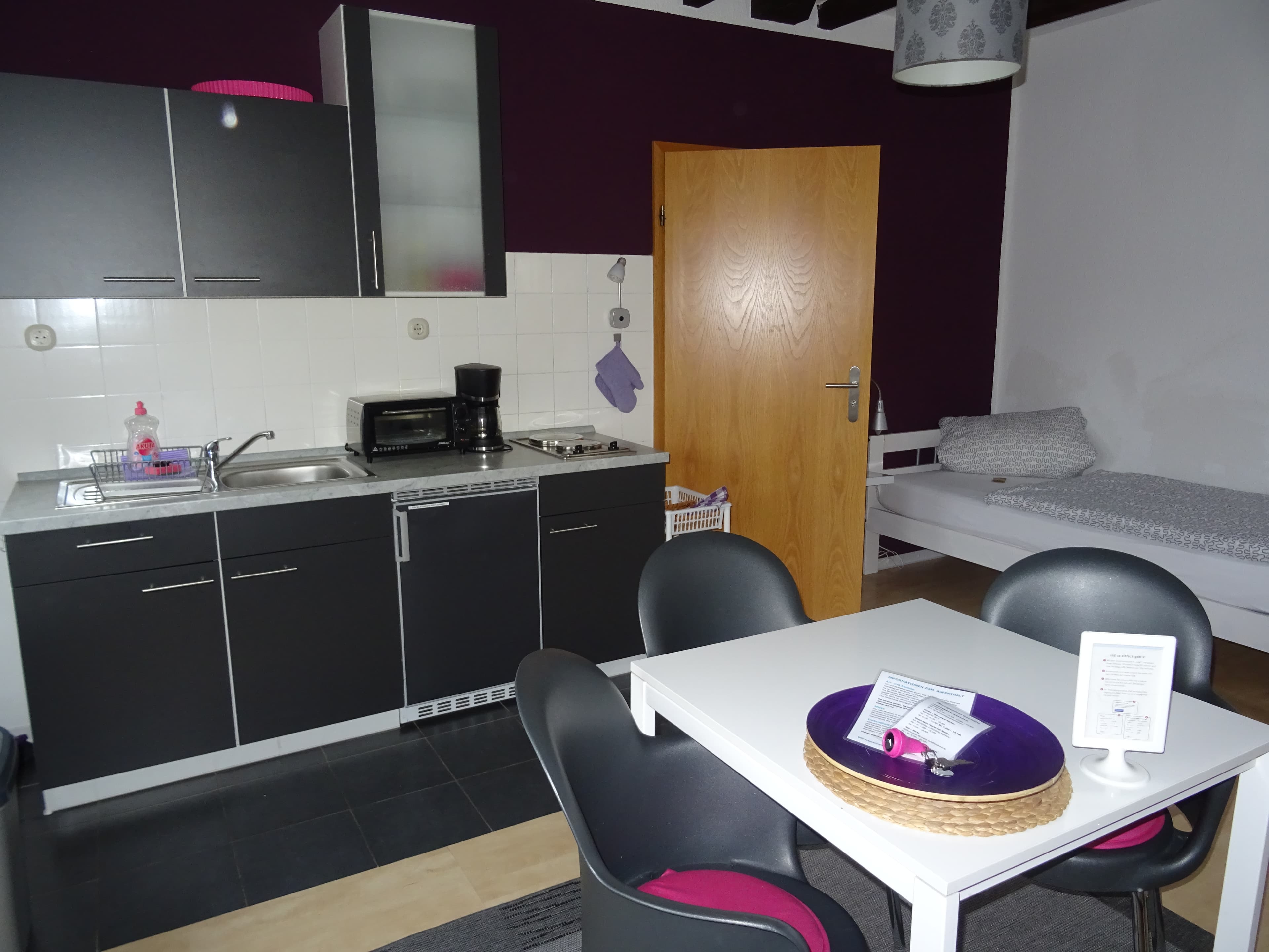 Esstisch in dem Apartment 4 des Scharnebecker Gästehauses in Scharnebeck